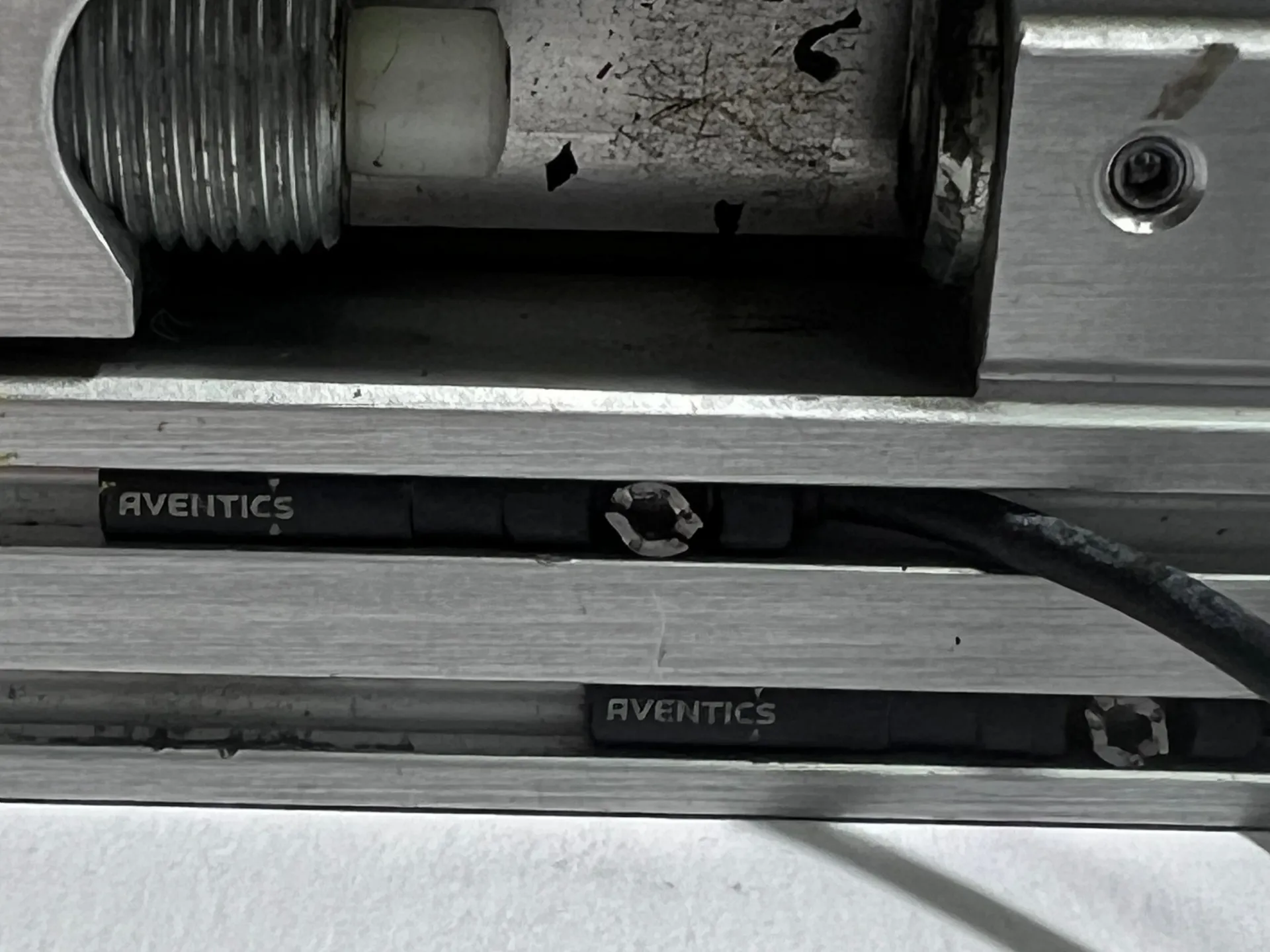Aventics R412019192 MSC-12-30 Pneumatic Cylinder with 2.1m Sensor Cable 10 Bar - Thumbnail 3