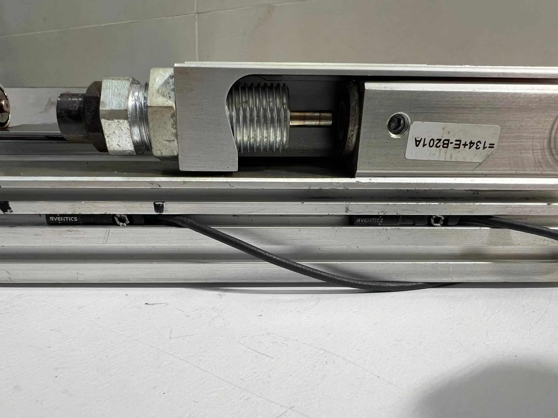 Aventics R480640189 Slide Cylinder 10Bar with Sensor & 1.1m Cable - Thumbnail 3