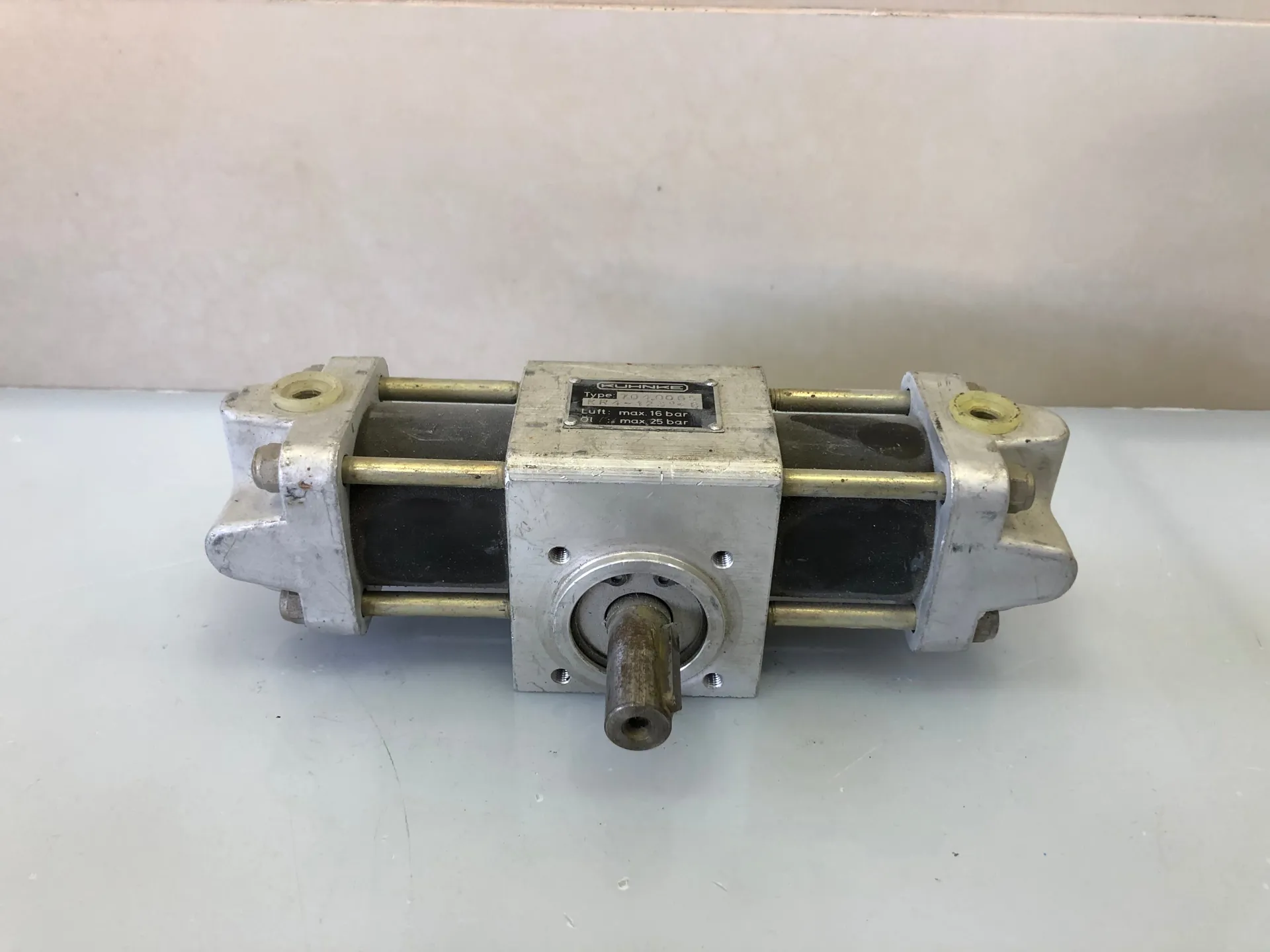 KUHNKE KR 4‑123GRAD‑B Rotary Actuator Drehantrieb - Image 1