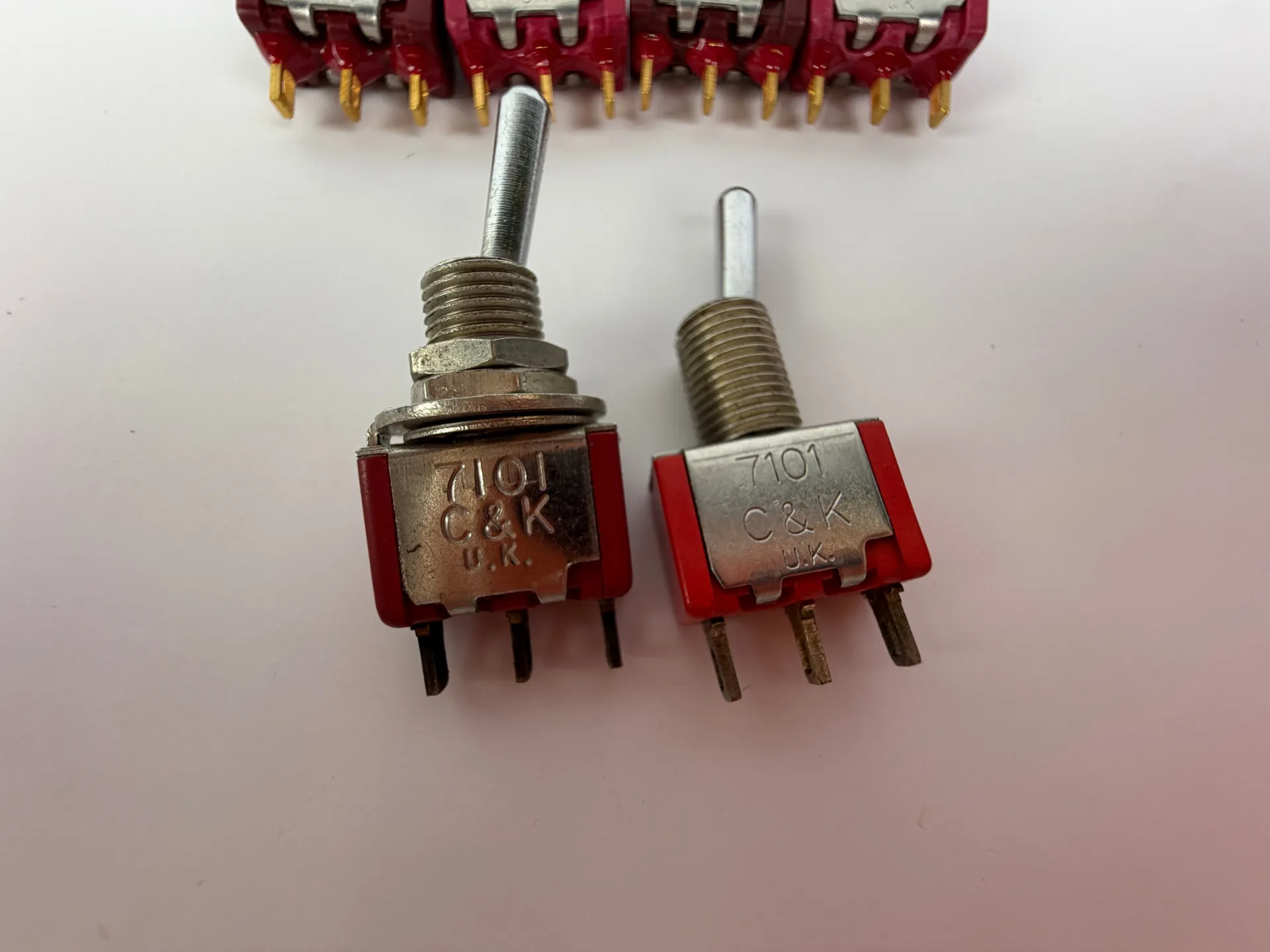 Lot of 6 C&K Switches 4x 8121 Push Button + 2x 7101 Toggle Panel Mount - Thumbnail 3