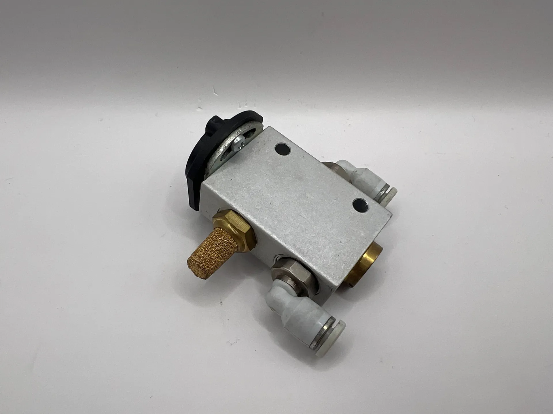 Aventics R450055452 Pneumatic 3/2 Way Valve - Image 1