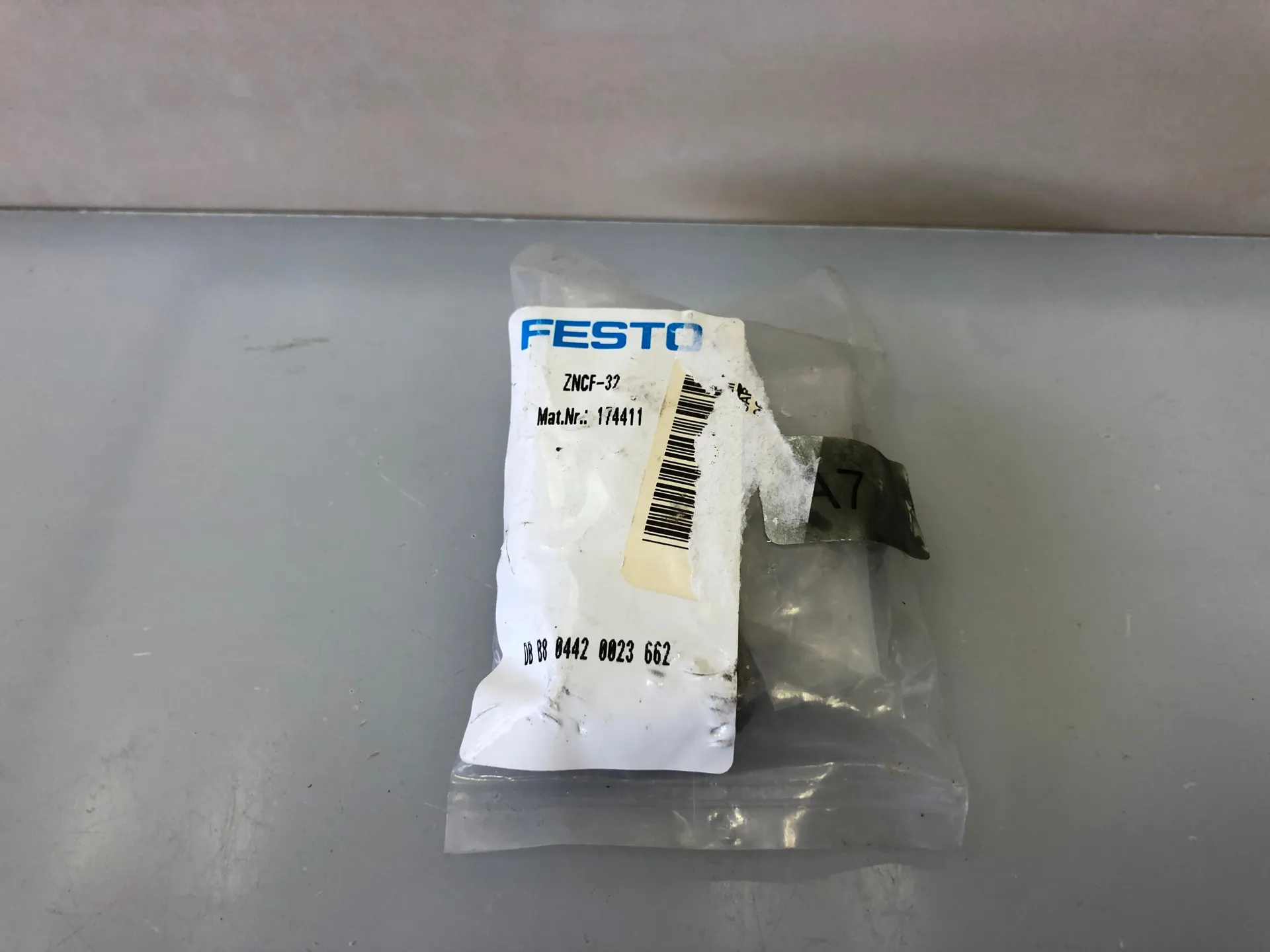 Festo ZNCF-32 Mounting Flange, Trunnion, Stainless Steel Casting - Thumbnail 2
