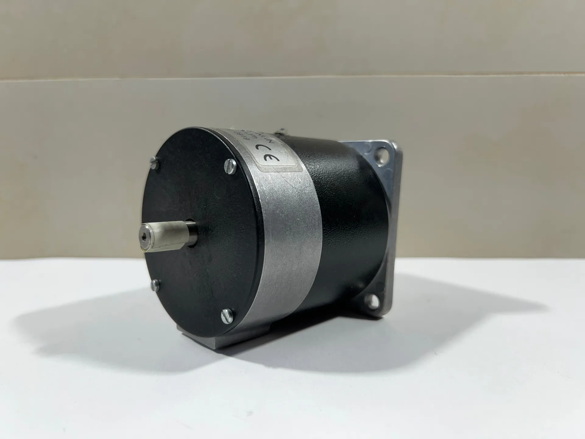 Stogra SM87.1.18M3NWN Stepper Motor – 2-Phase Hybrid, NEMA 34, High Torque