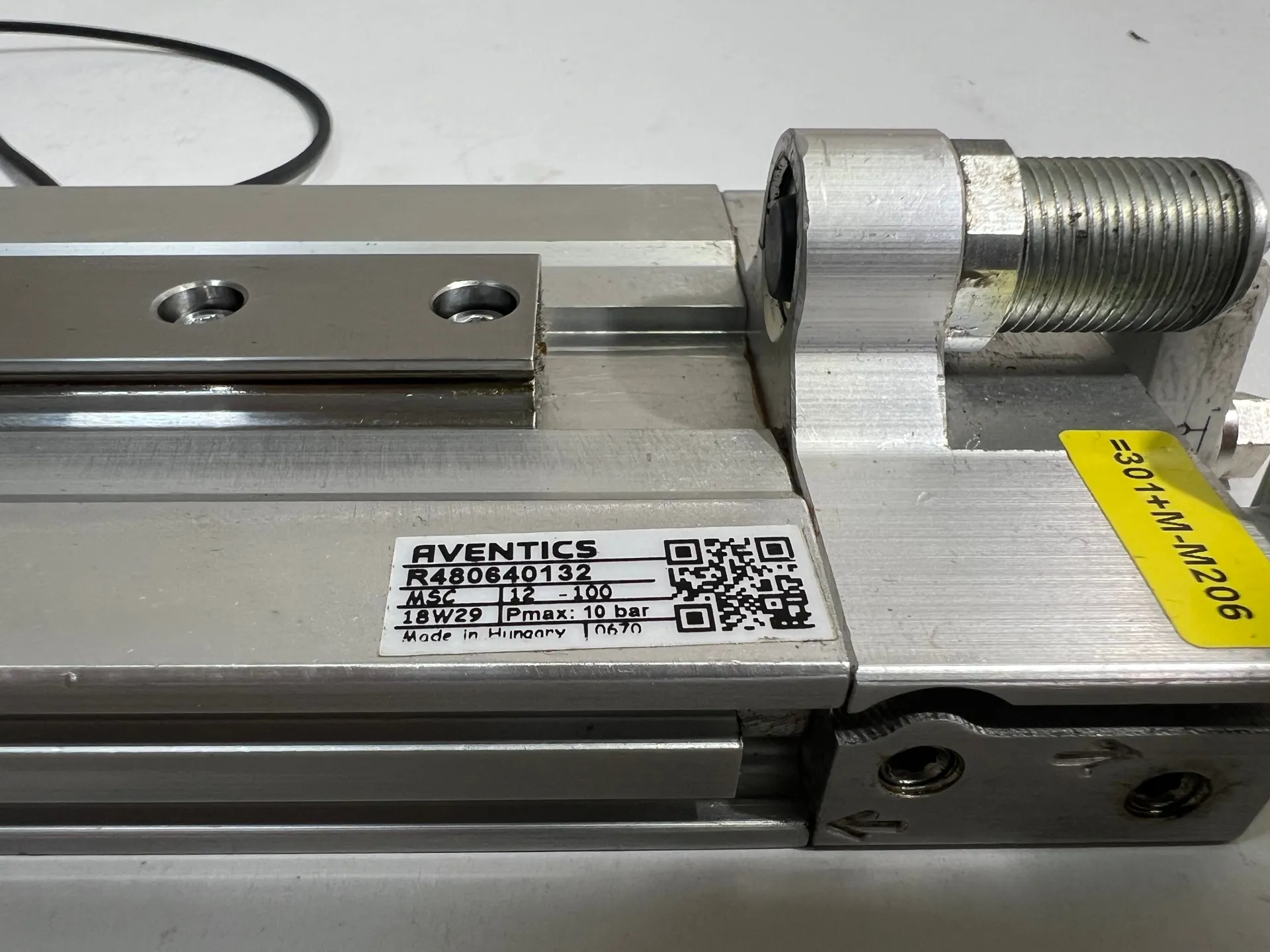 1x Aventics R480640132 Slide Cylinder 10Bar with 2 Sensors - Thumbnail 3