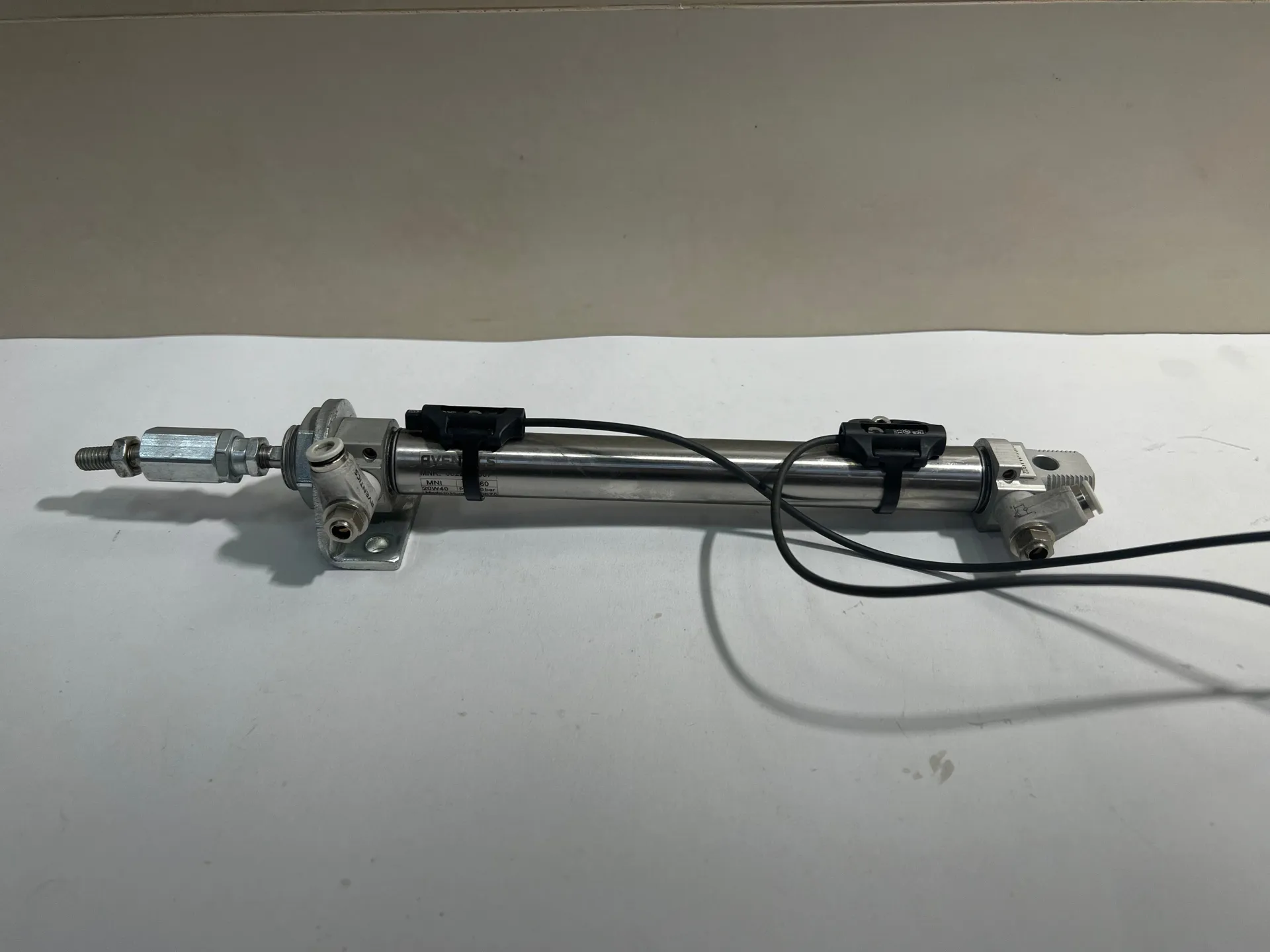 Aventics Pneumatic Cylinder 0822333507 10Bar with Sensor & 0.5m Cable - Thumbnail 2
