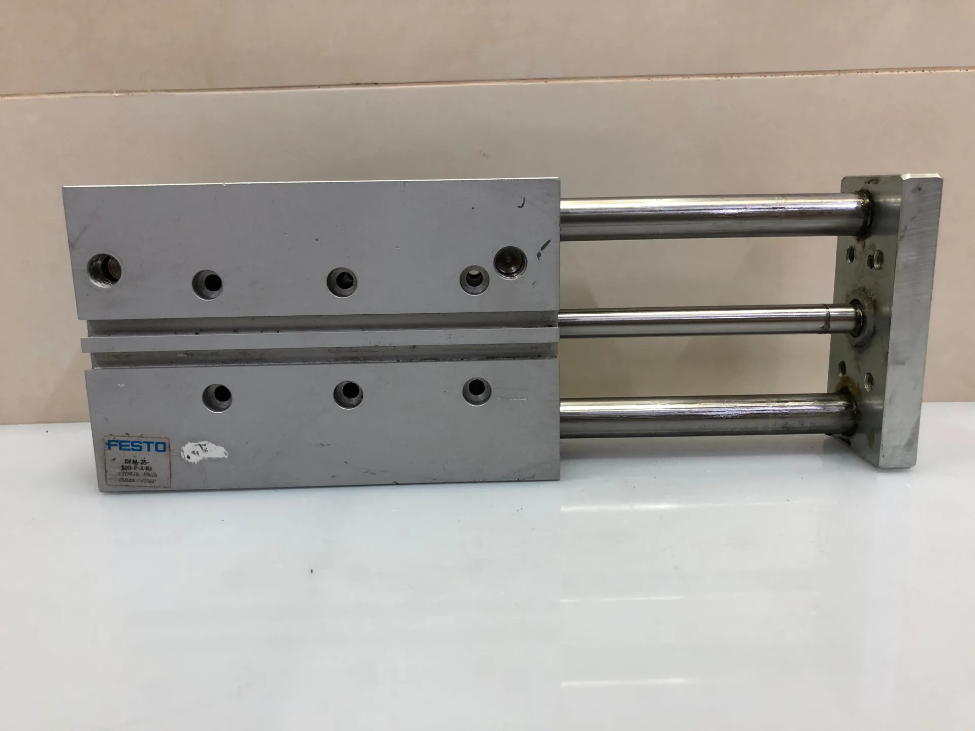FESTO DFM-25-100-P-A-KF 170928 Guided Actuator - Thumbnail 2