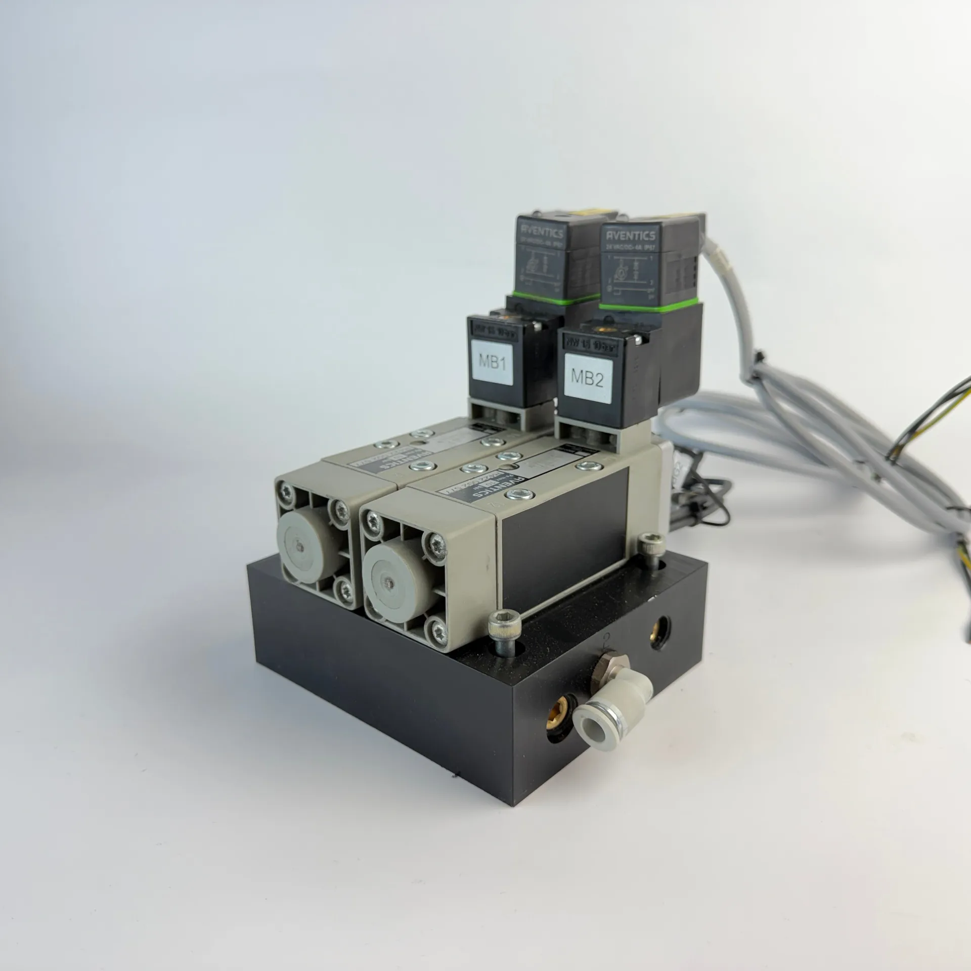 AVENTICS Dual 5/2 Directional Valve R422 002 577 w/ Island R422 003 624 Sensors Coils - Image 1