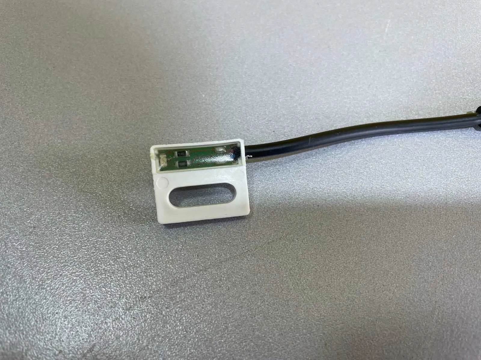 Lot of 9 Meder Proximity Sensors MK05-BV13329 - Thumbnail 3
