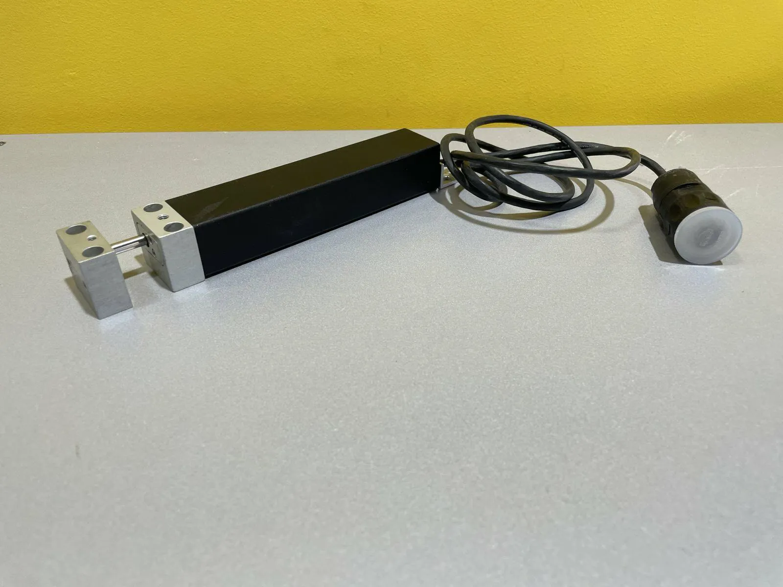 New Heidenhain LT 171 Linear Encoder - Image 1