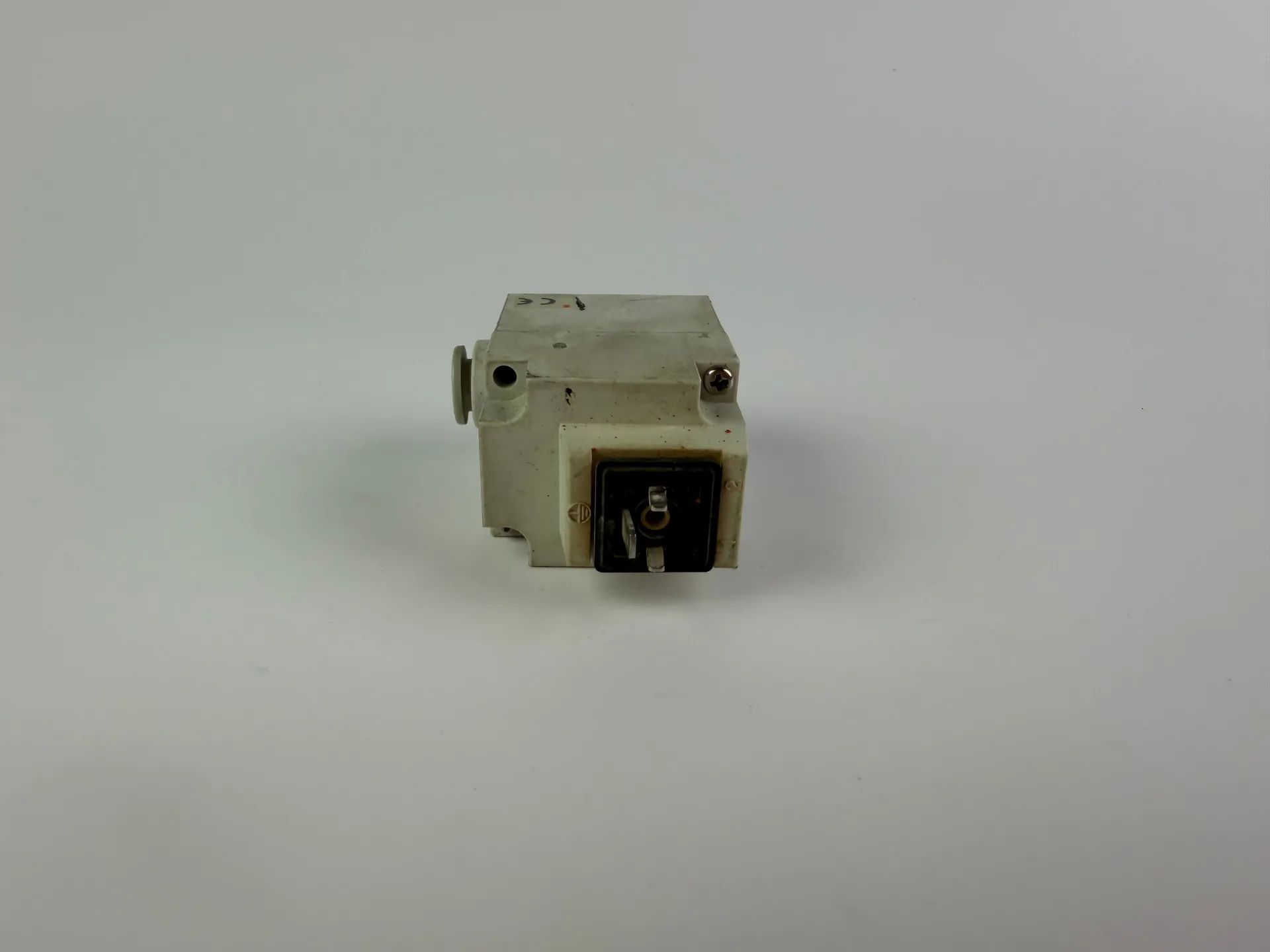 SMC VQ21M1-5YO-C8-Q Solenoid Valve 24VDC 0.01–0.6 MPa Compact Manifold Type - Thumbnail 6