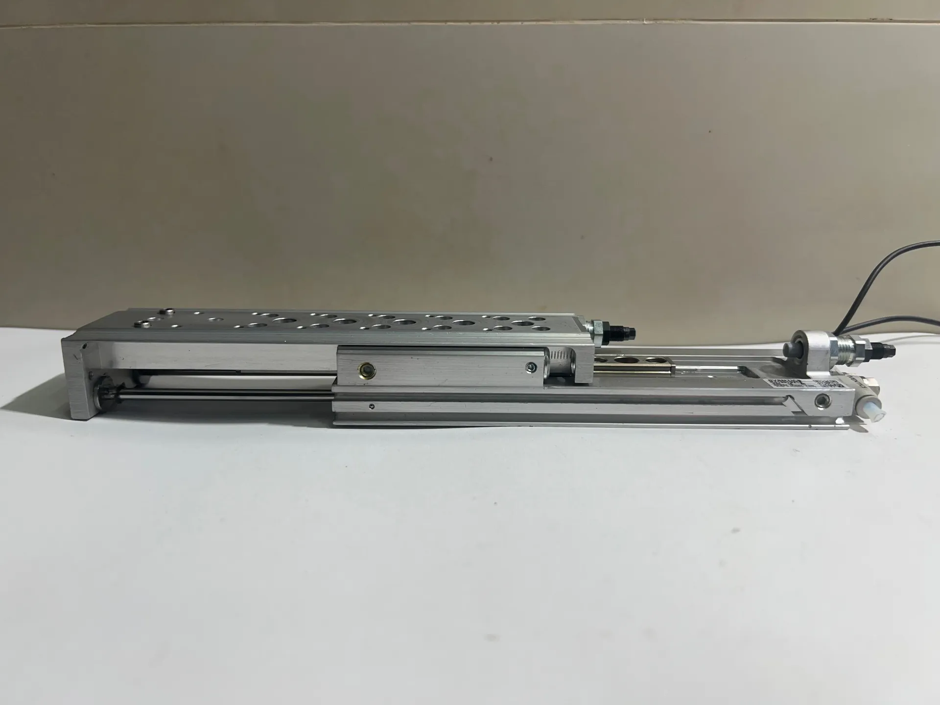 Aventics R412019215 Pneumatic Cylinder 10 Bar with 1m Sensor Cable - Image 1