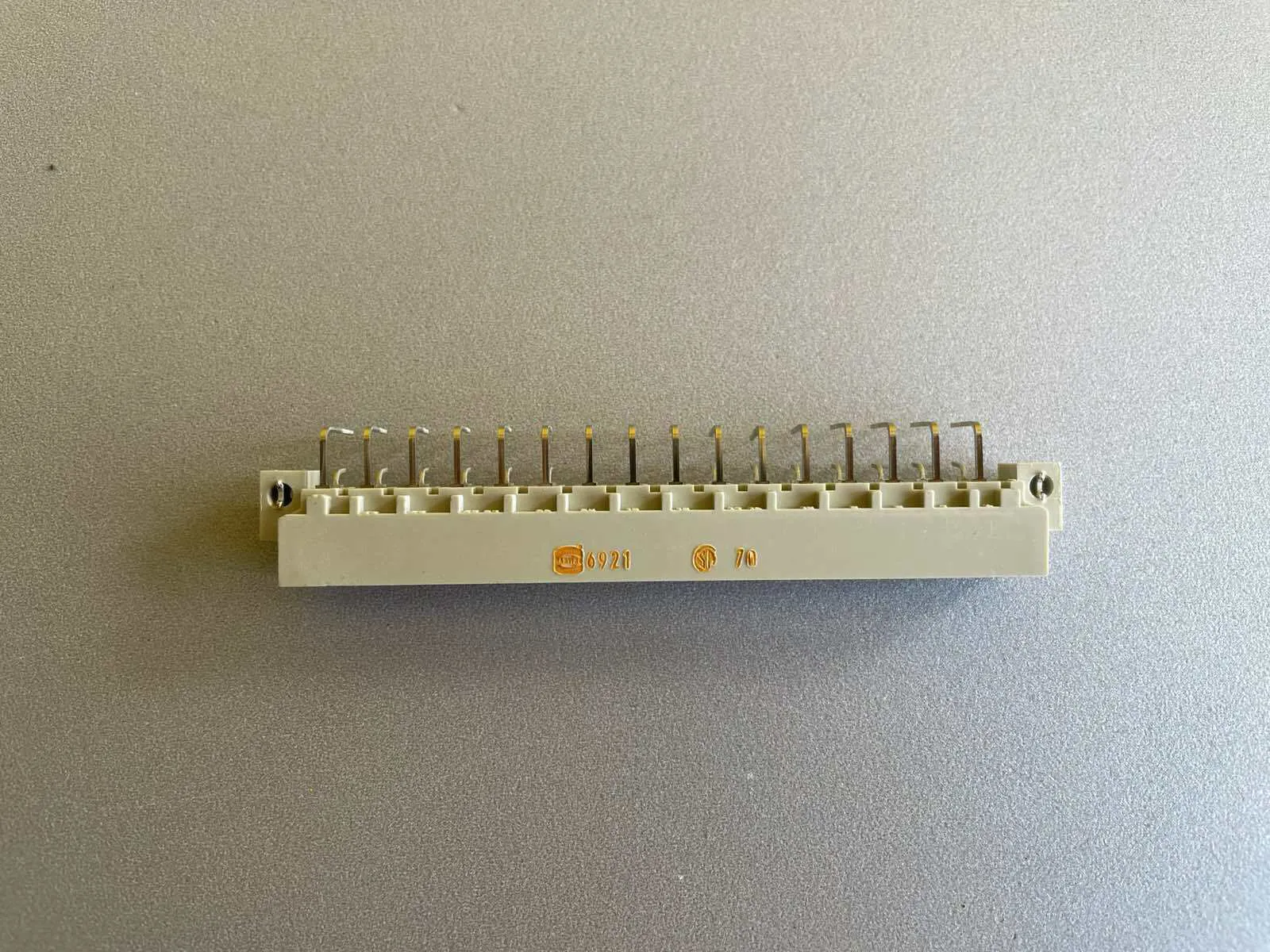 Lot of 9 Phoenix Contact PCB connectors 81 09 04 332 6831 - Image 1
