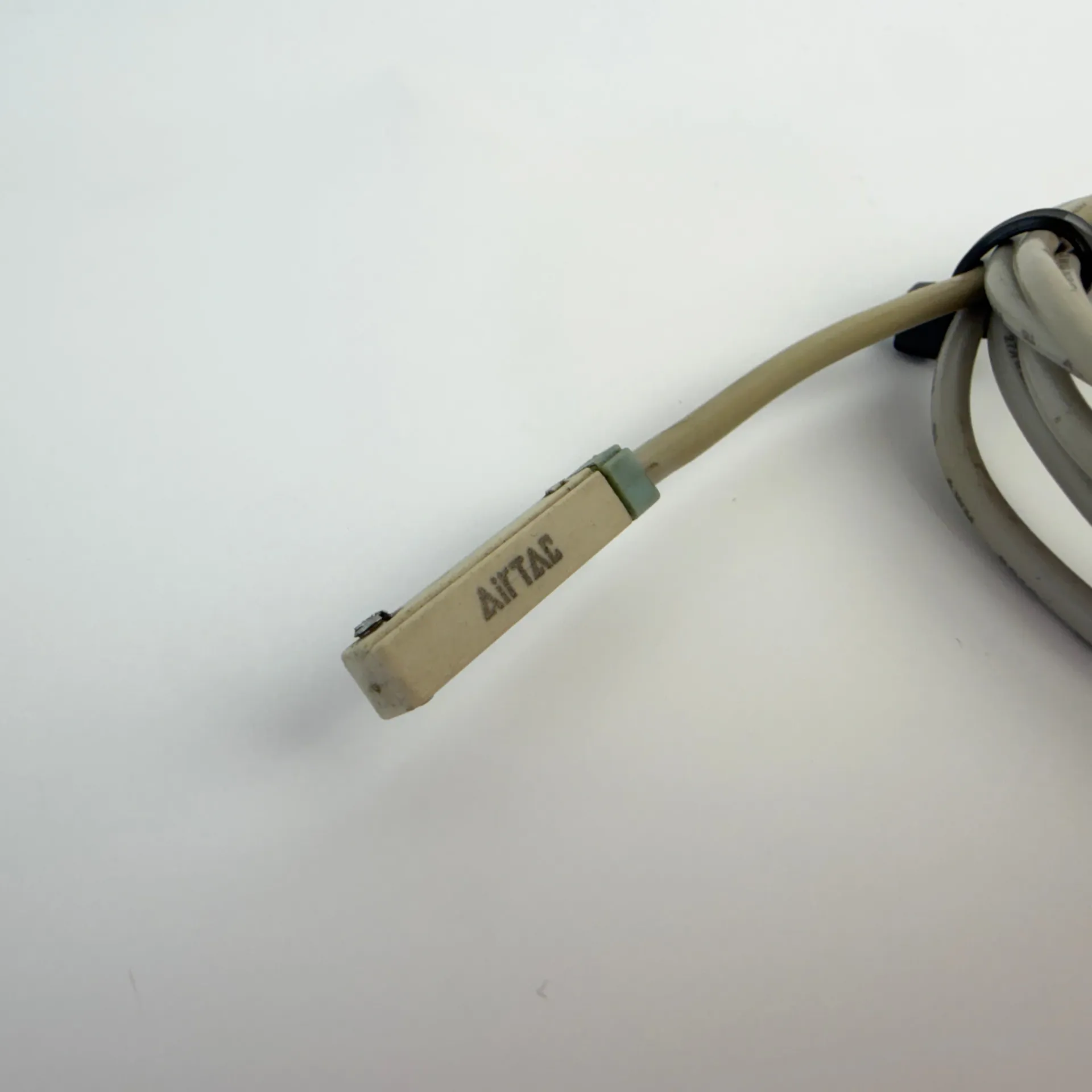 AirTAC DMSG-PNP Magnetic Cylinder Sensor 5-30V DC PNP 180cm Cable - Thumbnail 2