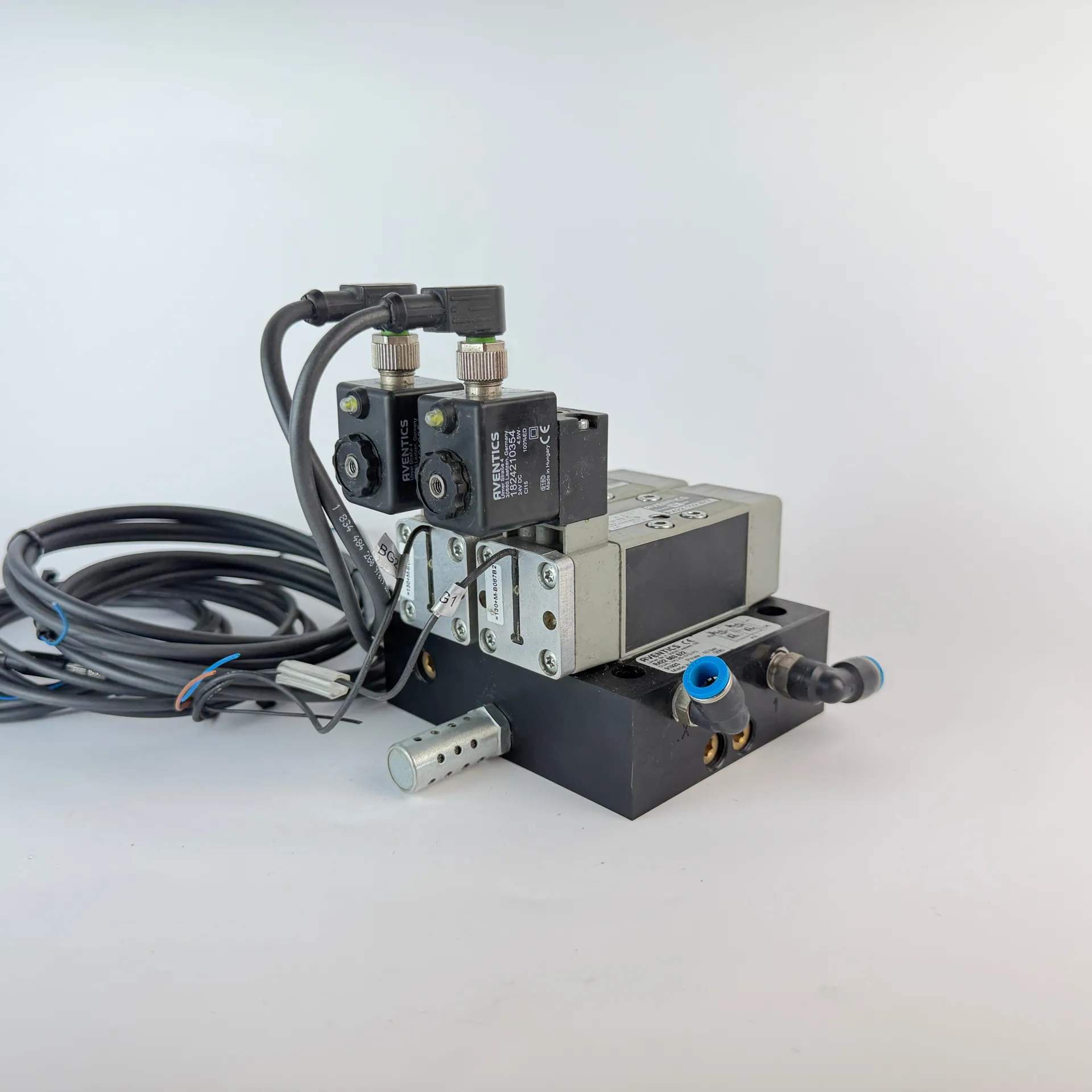 AVENTICS Dual 5/2 Pneumatic Valves R422 102 677 Valve Island R422 003 622 Sensors - Thumbnail 3