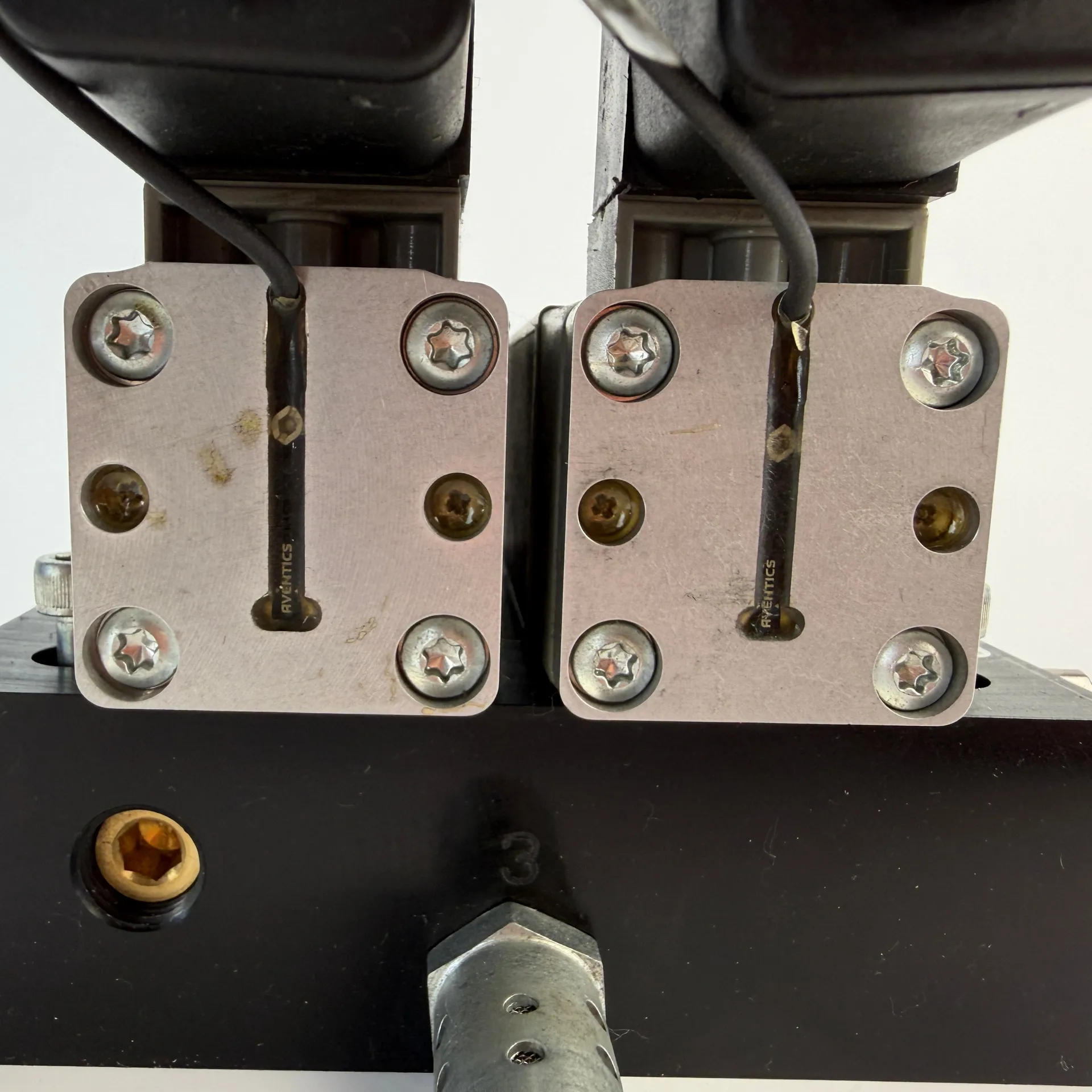 AVENTICS Dual 5/2 Directional Valve R422 002 577 w/ Island R422 003 624 Sensors Coils - Thumbnail 7