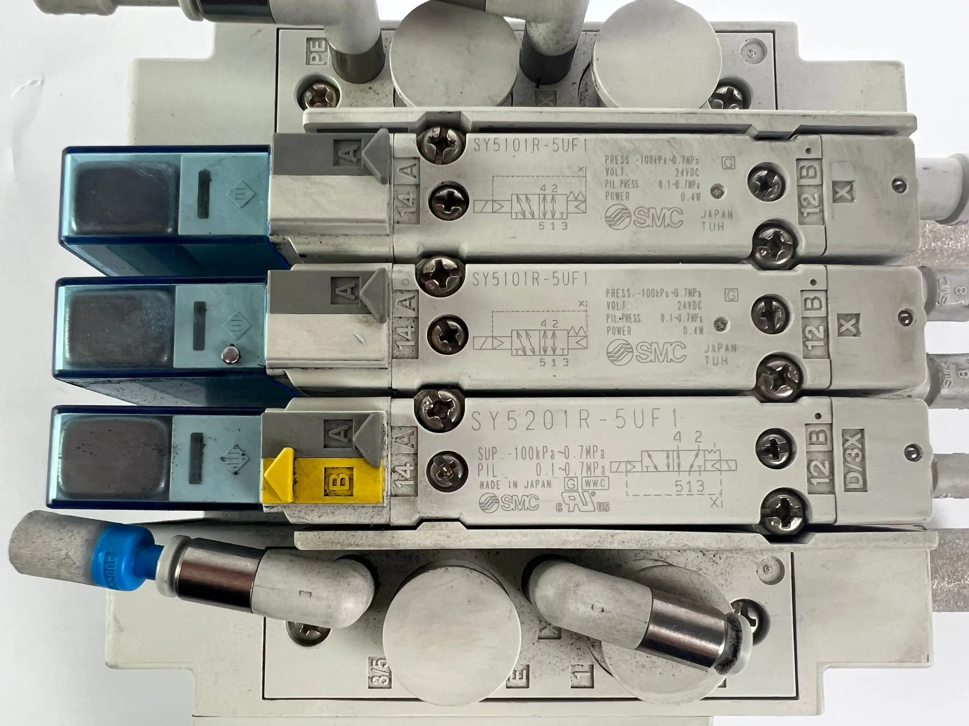 SMC SS5Y5-10-5880 Manifold + 2x SY5101R-5UF1 + 1x SY5201R-5UF1 Valves - Thumbnail 5
