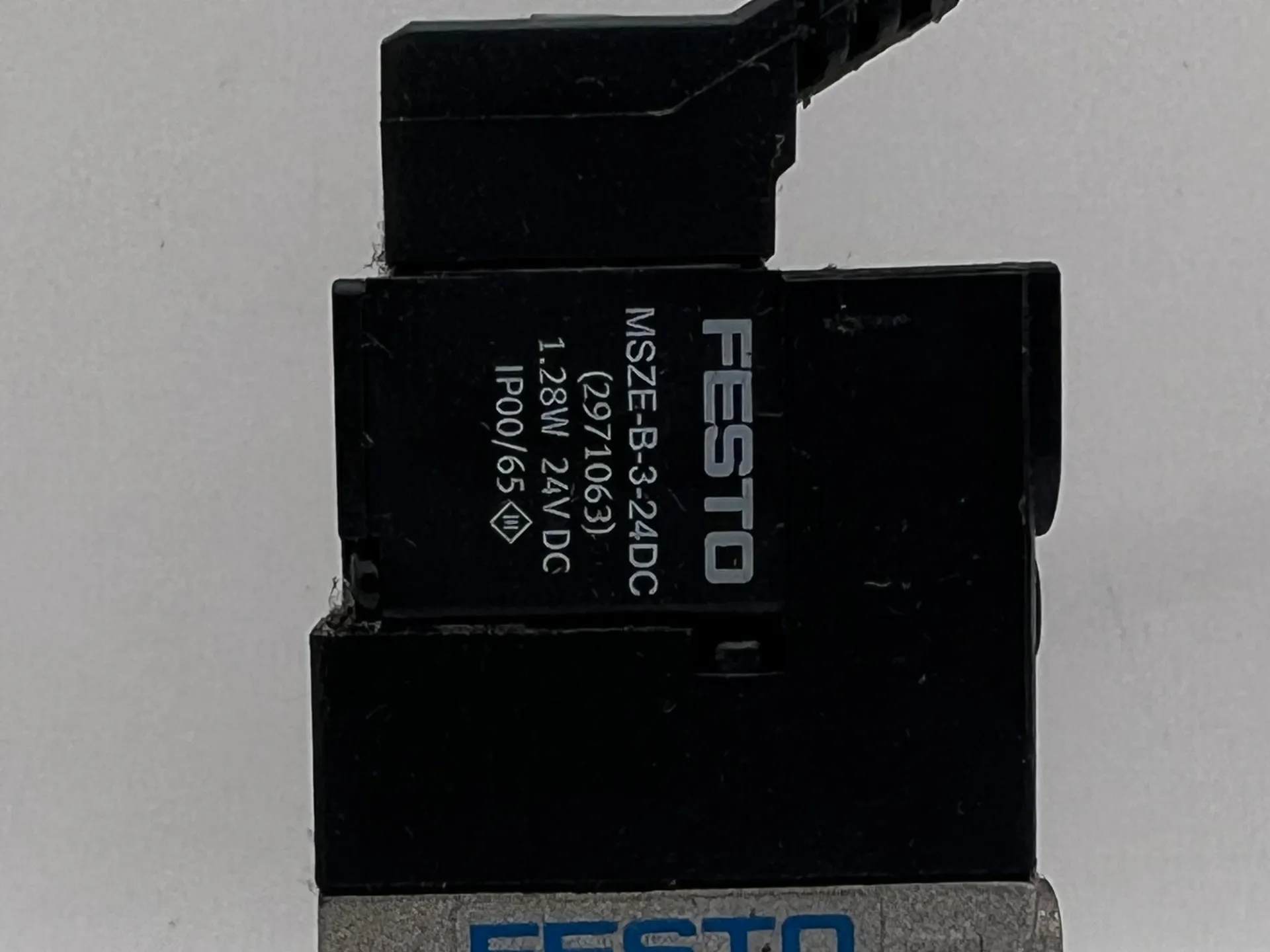 Festo CPE10-M1BH-3GL-QS-6 Solenoid Valve 196847 - Thumbnail 3