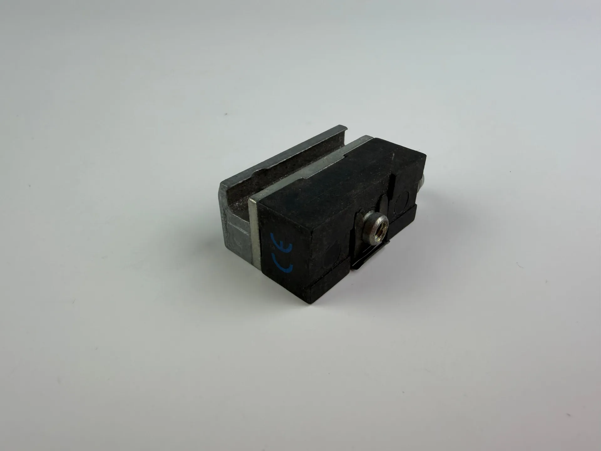 1x Festo 150851 SME-1-S-LED-24-B Proximity Sensor - Thumbnail 3