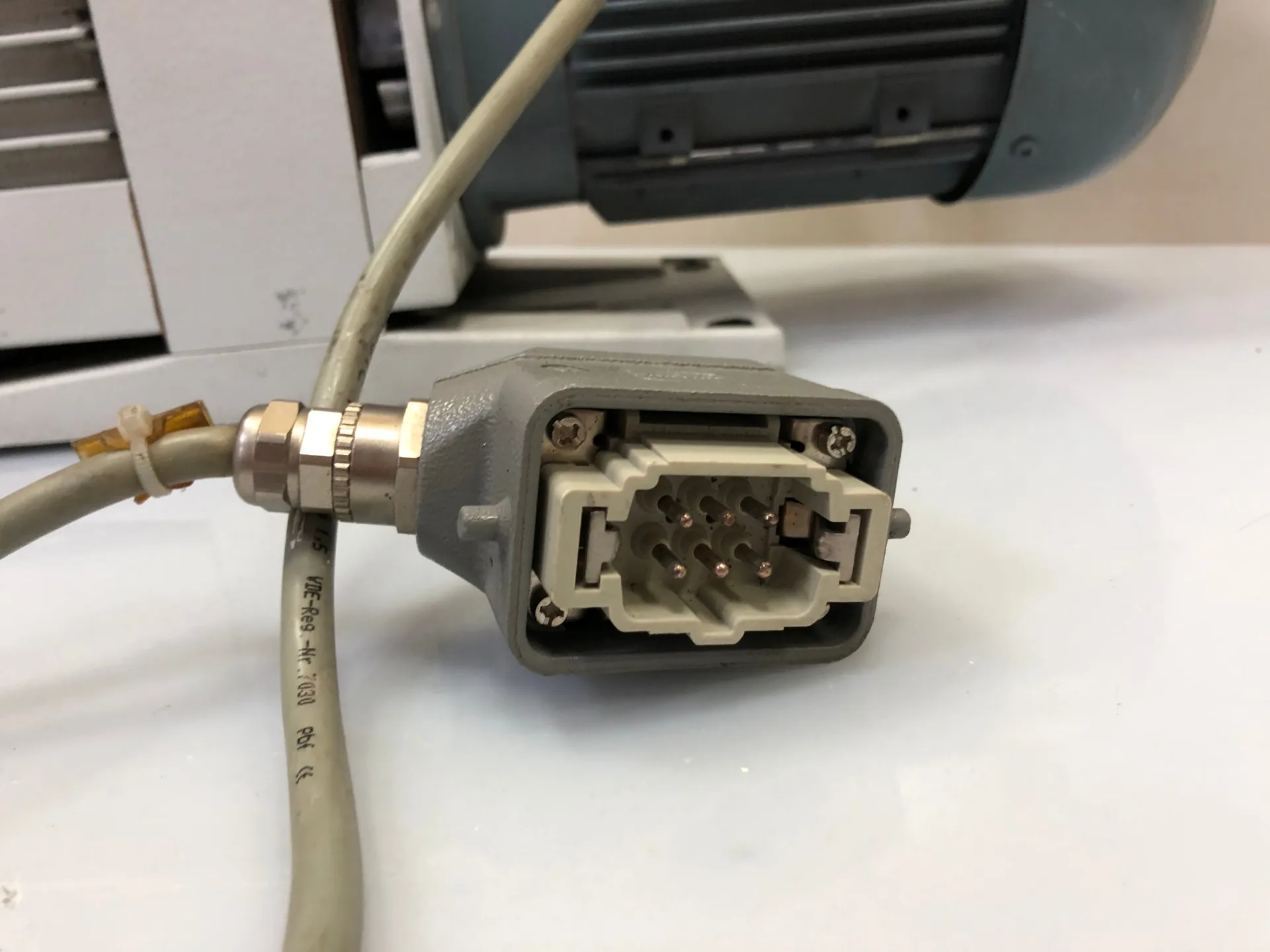 Leybold TRIVAC D16B Rotary Vane Vacuum Pump – Model 11266 / 20900332540 - Thumbnail 7