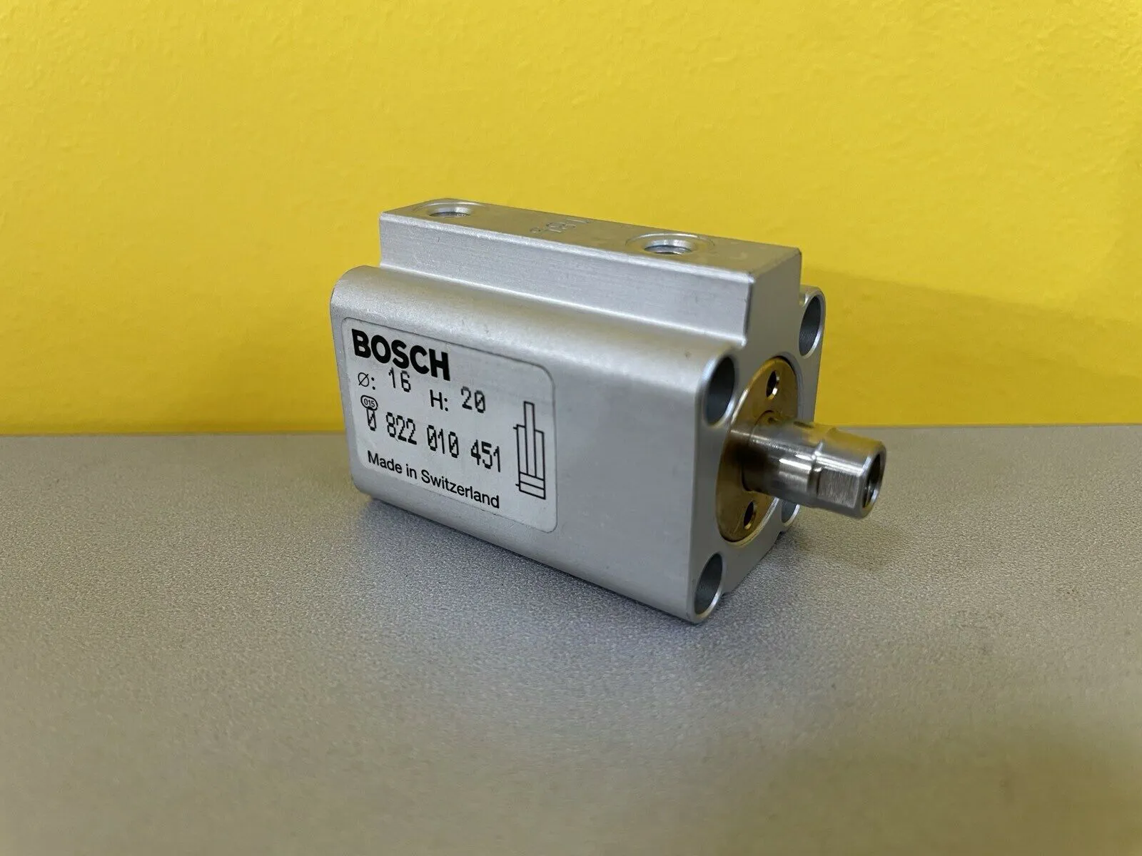 BOSCH 0 822 010 451 COMPACT CYLINDER - Image 1