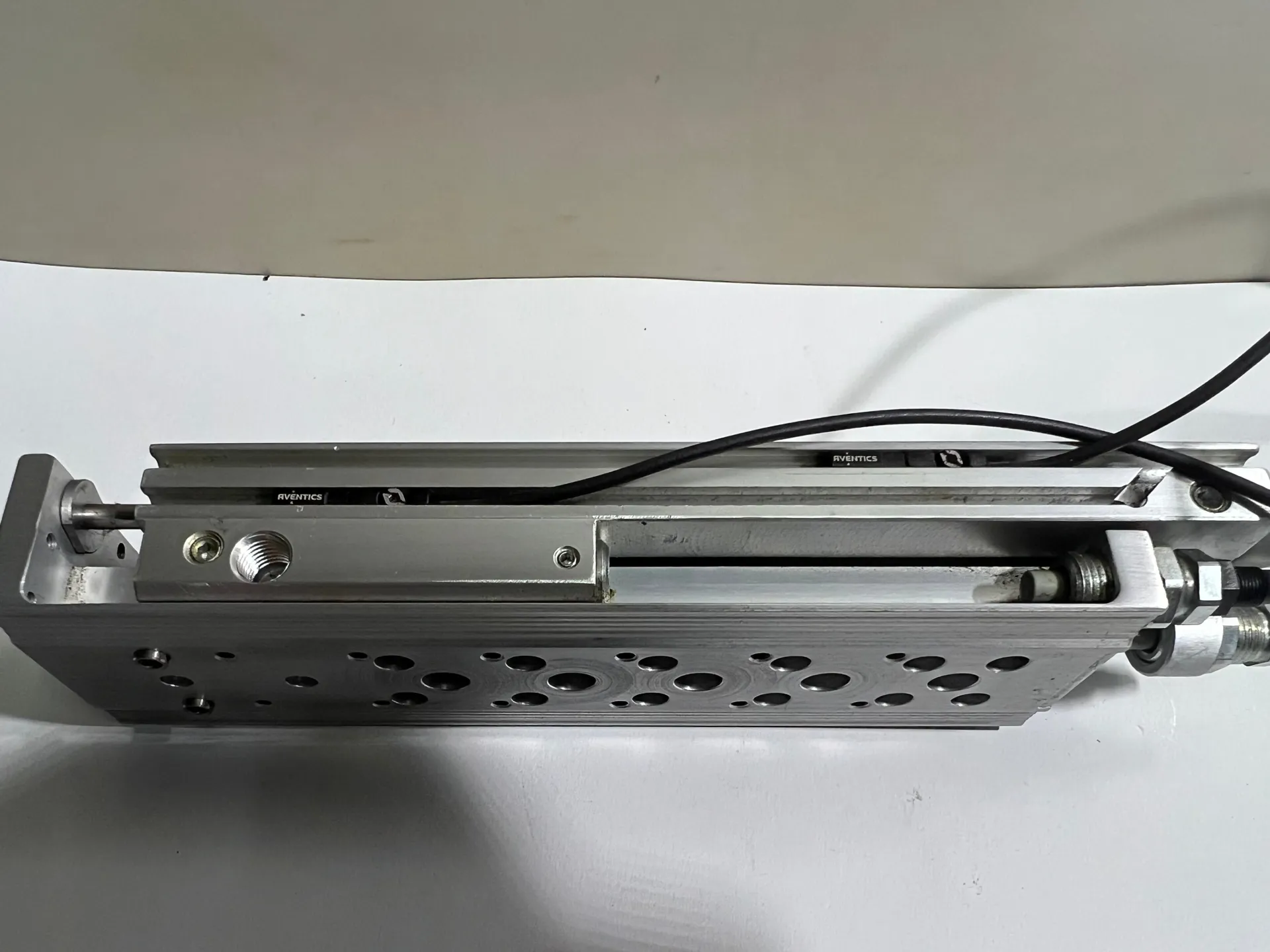 Aventics R412019215 Pneumatic Cylinder 10 Bar with 1m Sensor Cable - Thumbnail 3