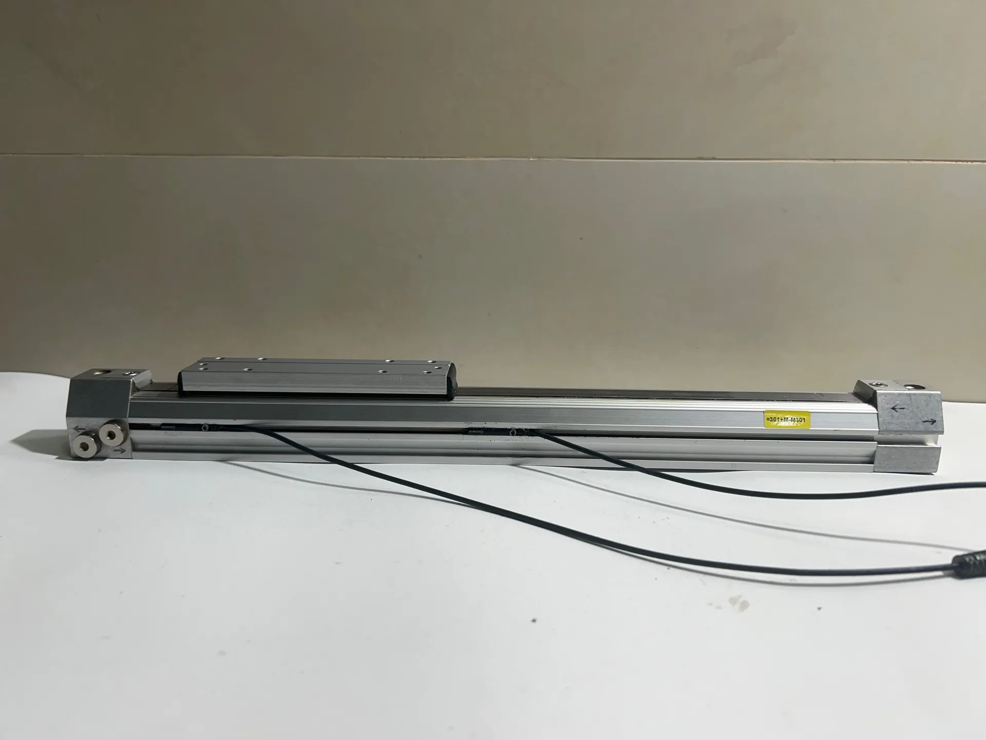 Aventics R480143255 Pneumatic Cylinder 8 Bar - Image 1