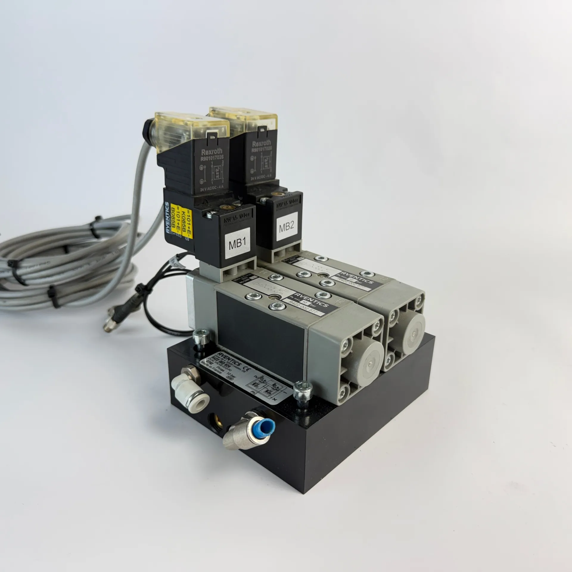 AVENTICS Dual 5/2 Directional Valve R422 002 577 w/ Valve Island R422 003 624 Sensors Coils - Image 1