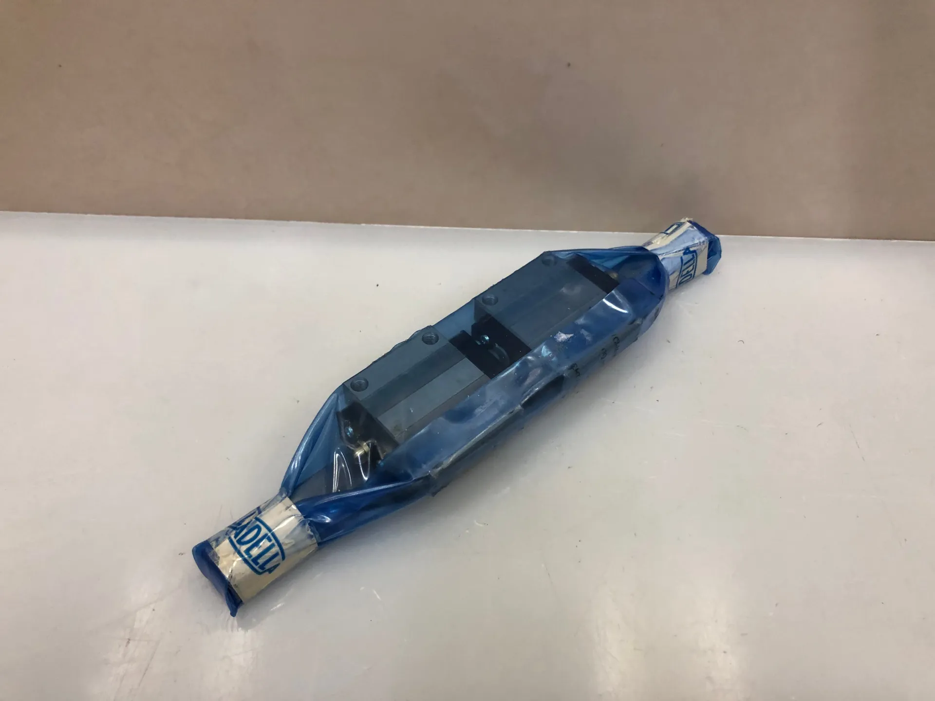1x THK HSR15A2SS+0220L – Two HSR15 Linear Guide Blocks on 220mm Rail - Thumbnail 3
