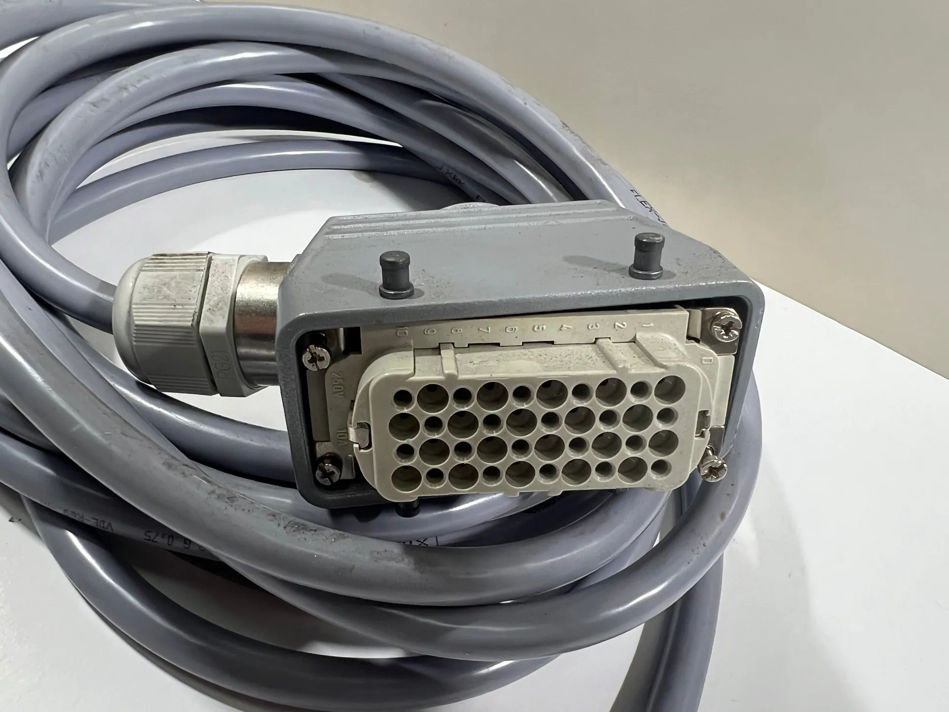 Epic Contact H-D 40 B Connector and Housing with 6m cable
