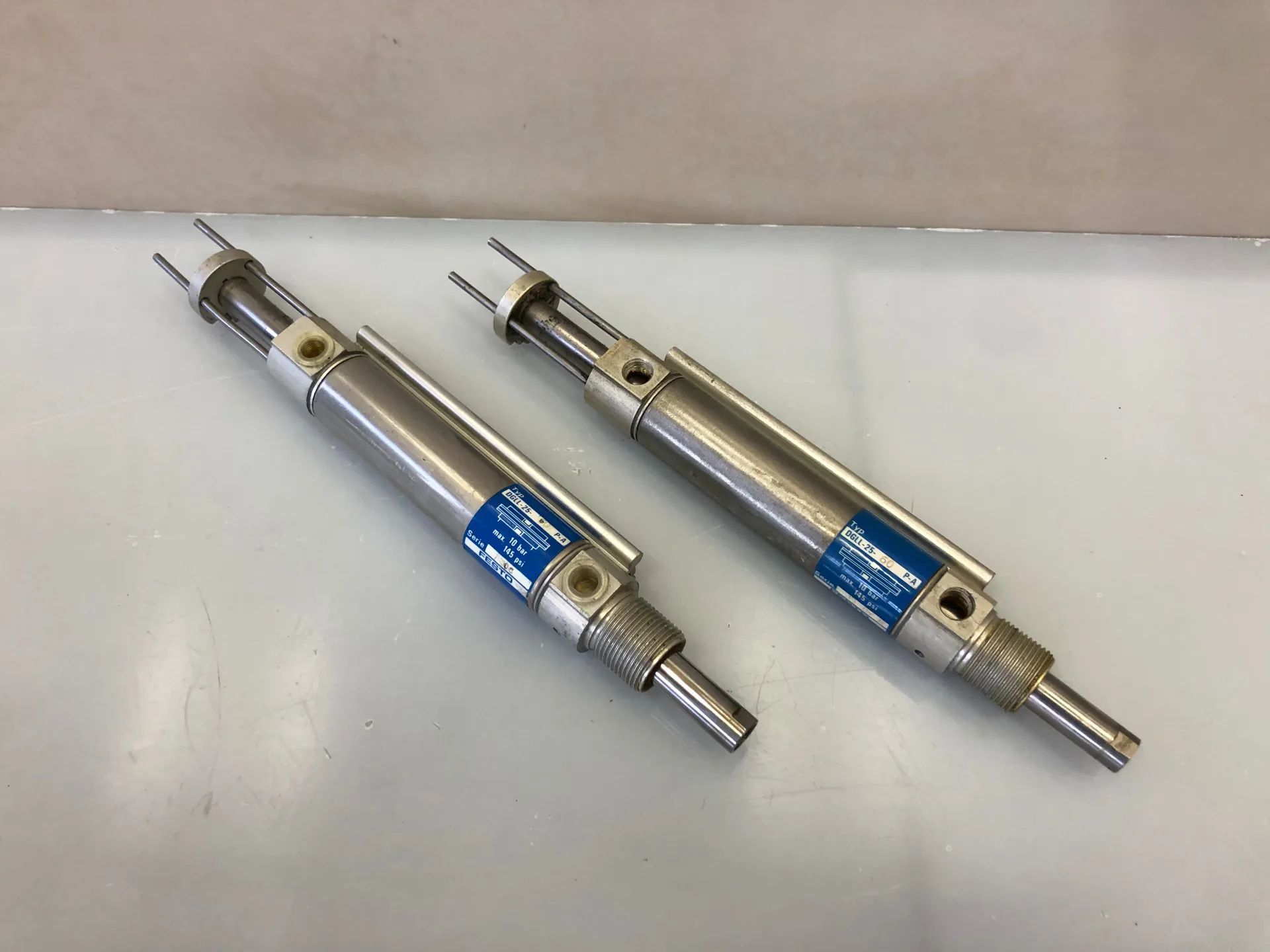 Festo DGLL-25-60-P-A Pneumatic Cylinder 25mm Bore 60mm Stroke - Thumbnail 2