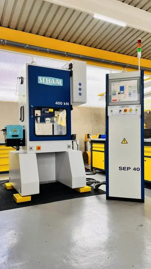 Schaal SEP 40 High-Speed Stamping Press 400 kN with SZV 2 Feeder