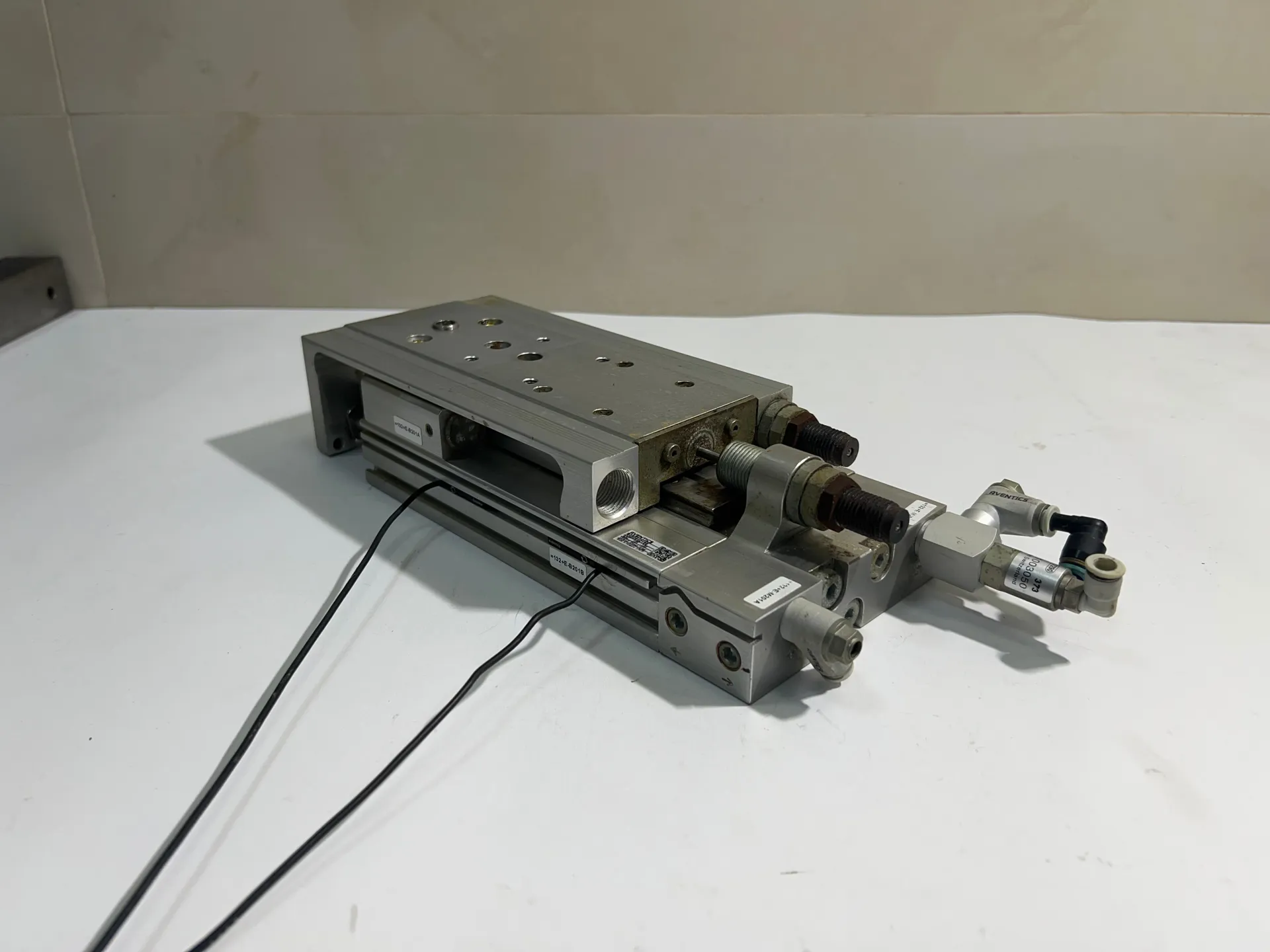Aventics R480640198 Slide Cylinder 10Bar with 2 Sensors & 5m Cable - Thumbnail 2