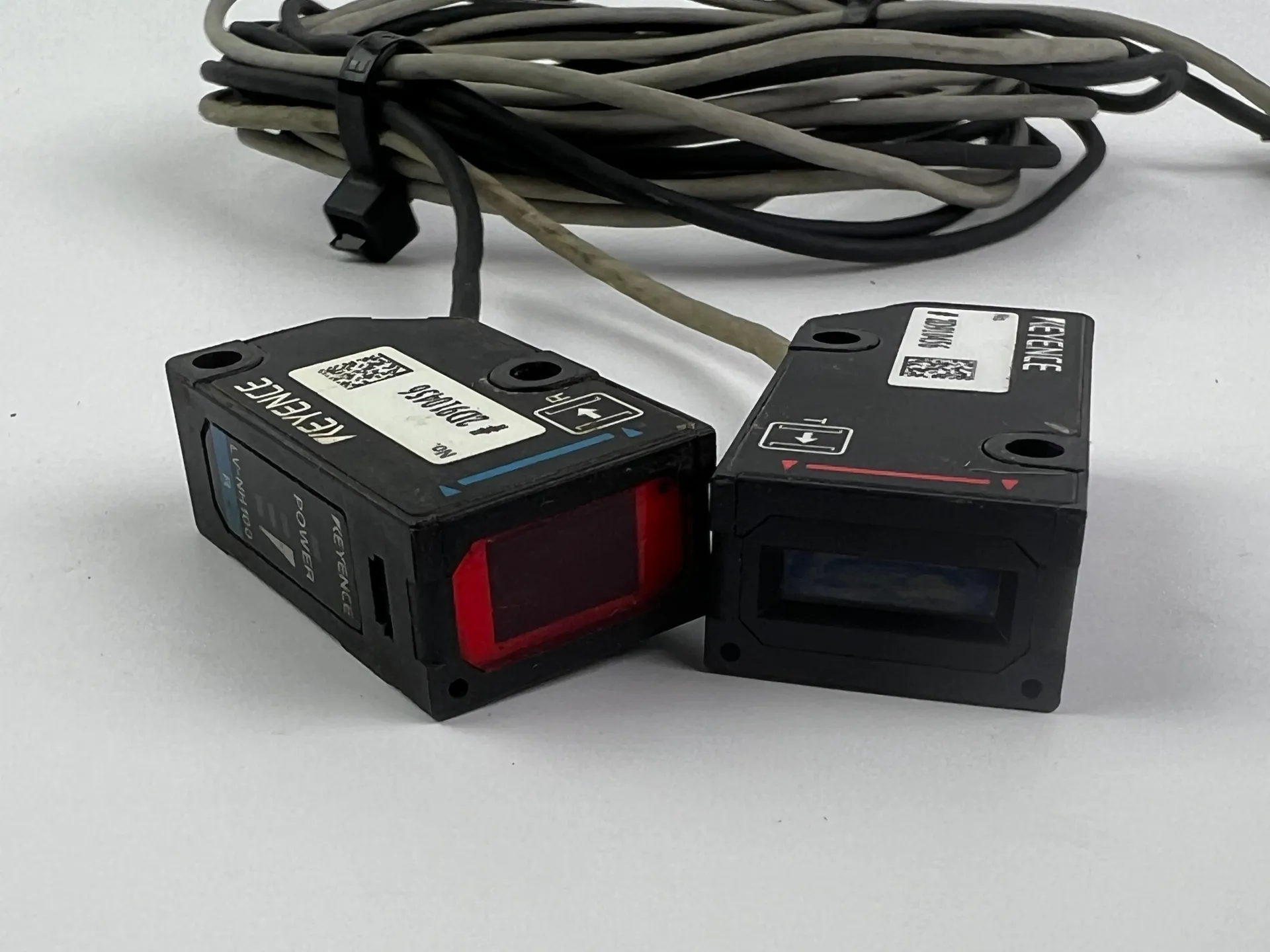 1x Keyence LV-N11CP Digital Laser Sensor + 2x LV-NH100 Sensor Heads 5m Cable - Thumbnail 3