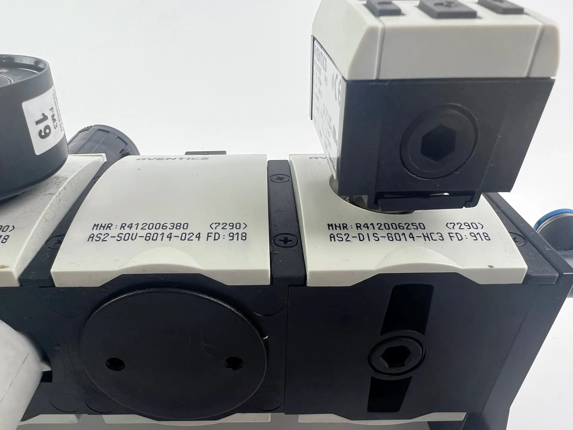Aventics Pressure Regulating Valves R412006256 R412006175 R412006380 R412006250 + R412010767 + 2 Cables 230cm - Thumbnail 7