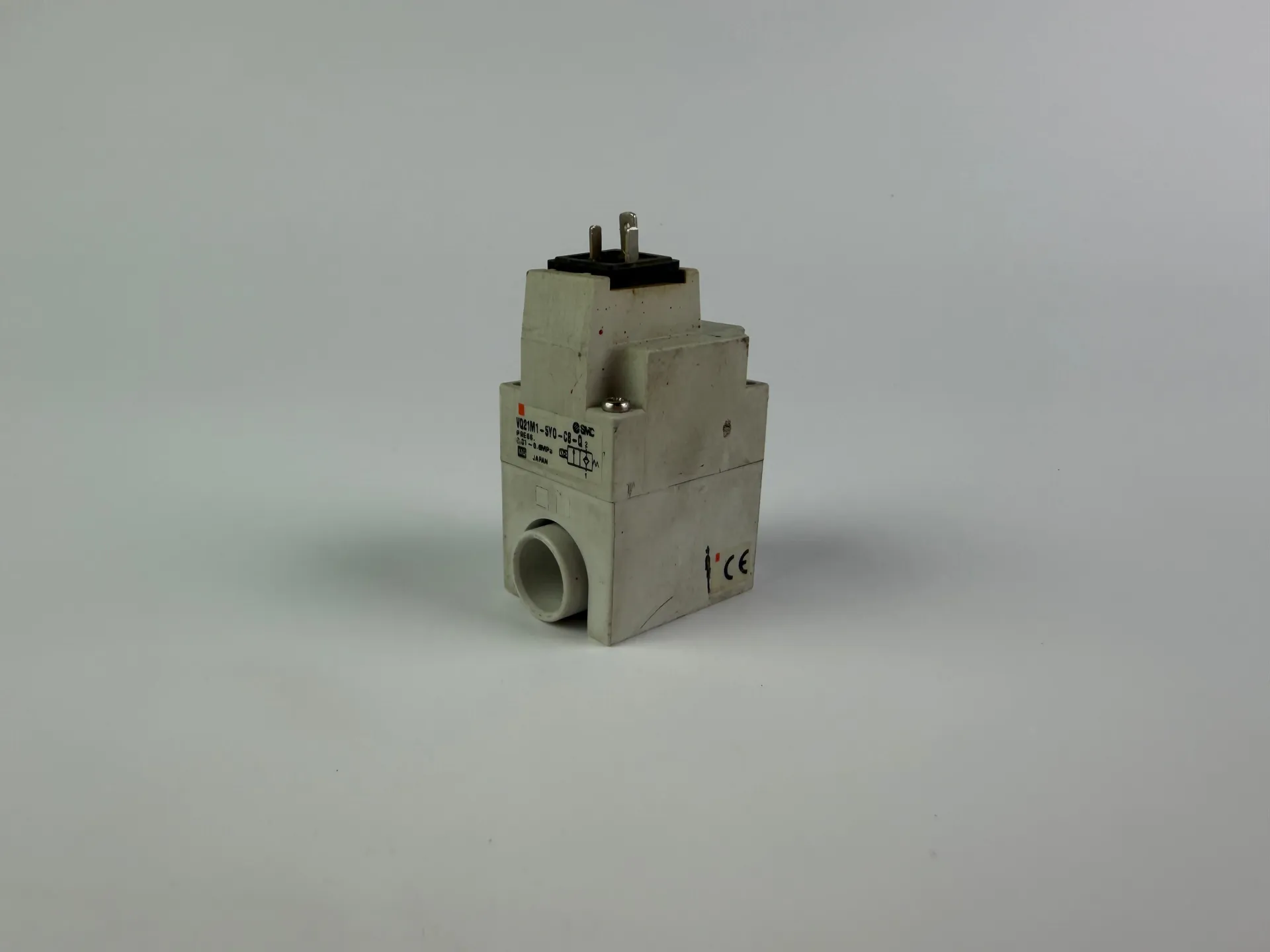 SMC VQ21M1-5YO-C8-Q Solenoid Valve 24VDC 0.01–0.6 MPa Compact Manifold Type - Thumbnail 2