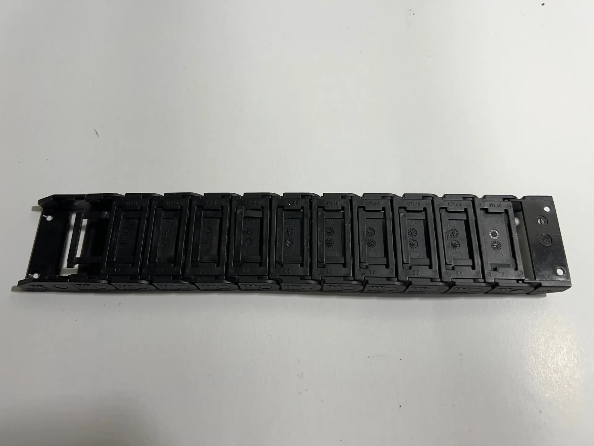 Igus 07.40.028 Energy Chain Cable Carrier – Lot of 11 pcs