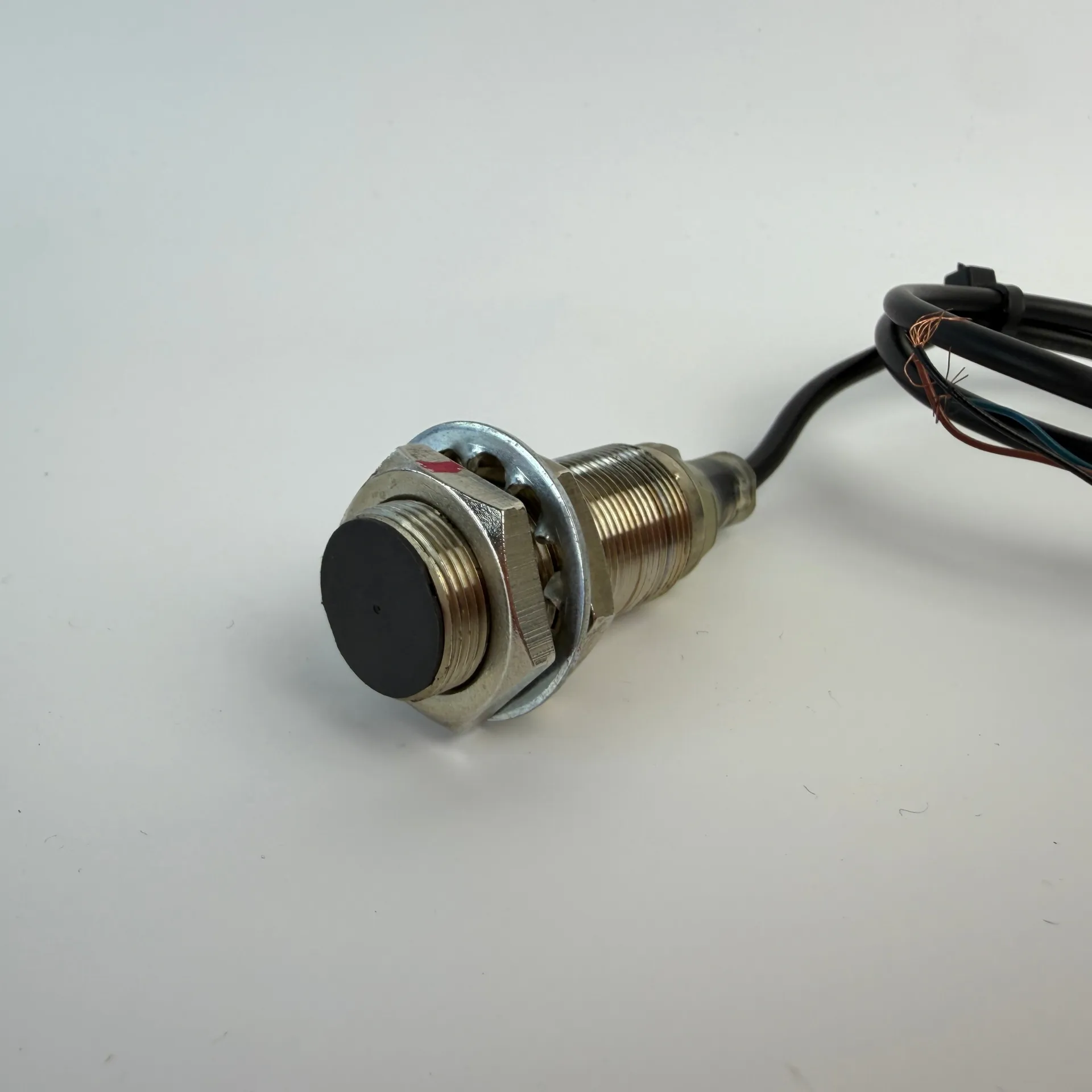 Omron E2B-M18KS08-WP-C1 Inductive Proximity Sensor M18 NPN NO 8mm – 60cm Cable - Thumbnail 4