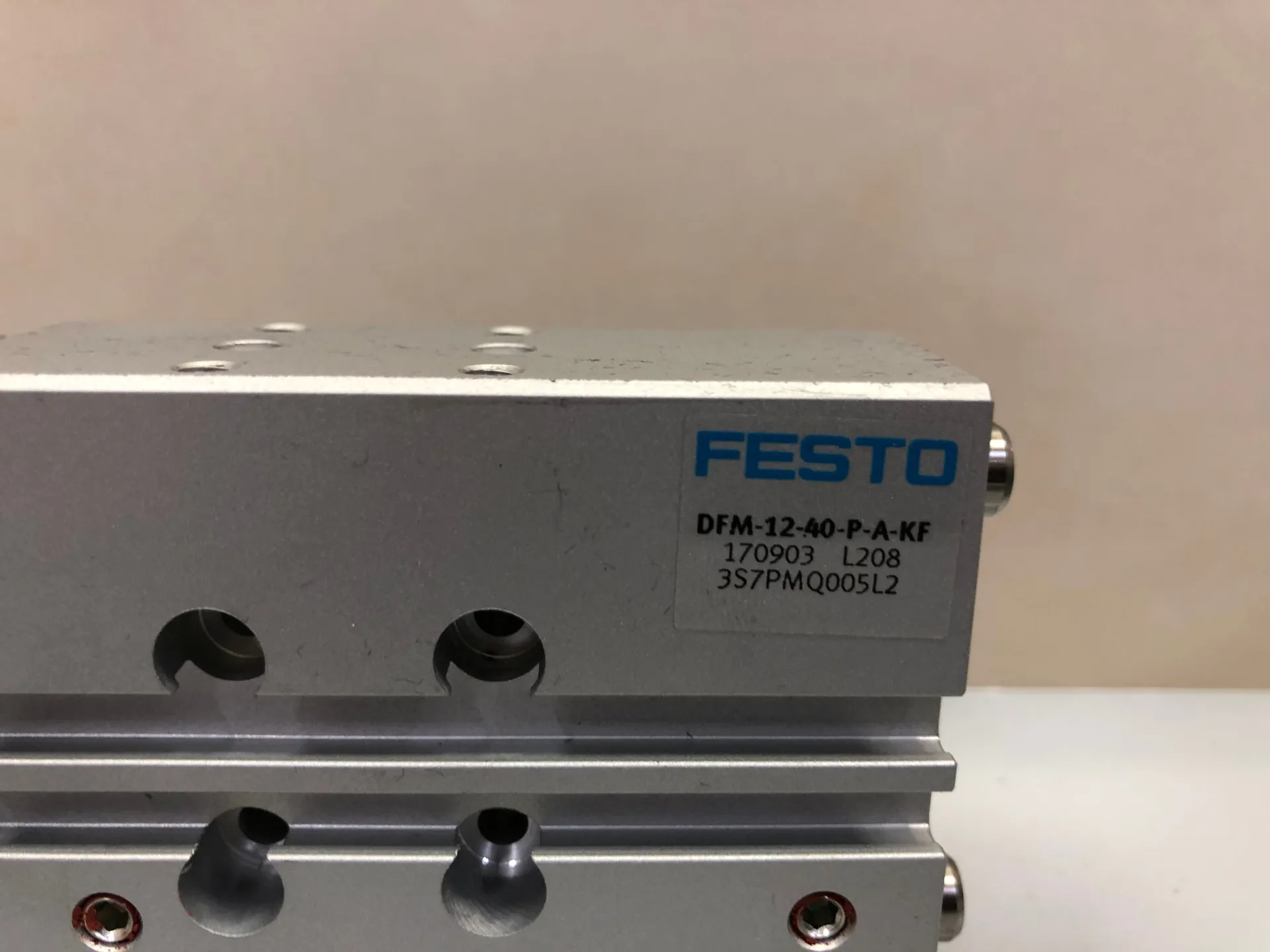 1x FESTO DFM-12-40-P-A-KF 170903 Guided Actuator - Image 1