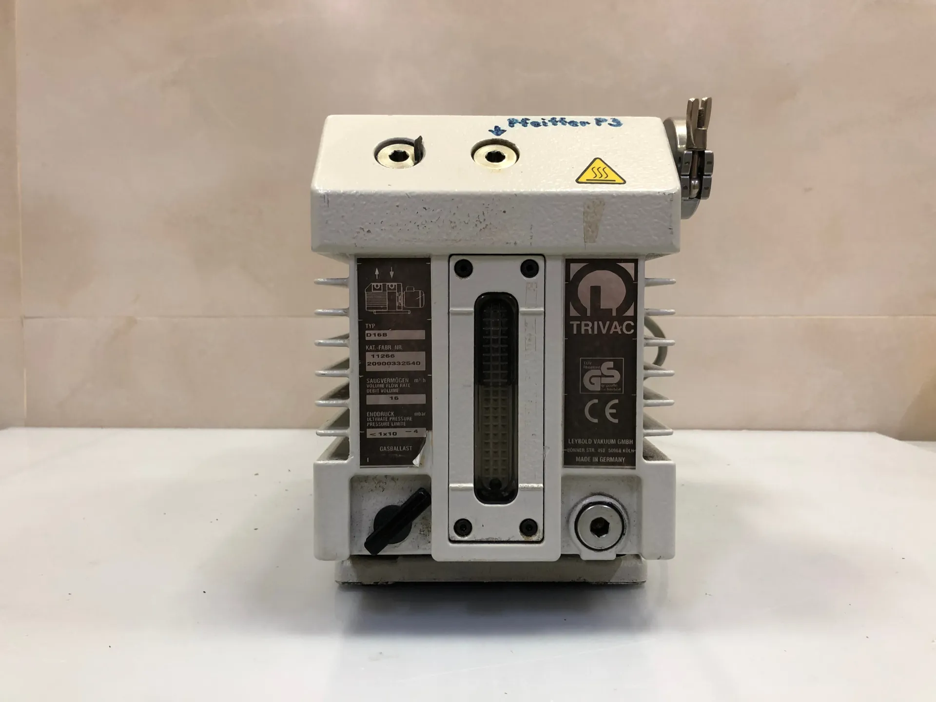 Leybold TRIVAC D16B Rotary Vane Vacuum Pump – Model 11266 / 20900332540 - Thumbnail 3