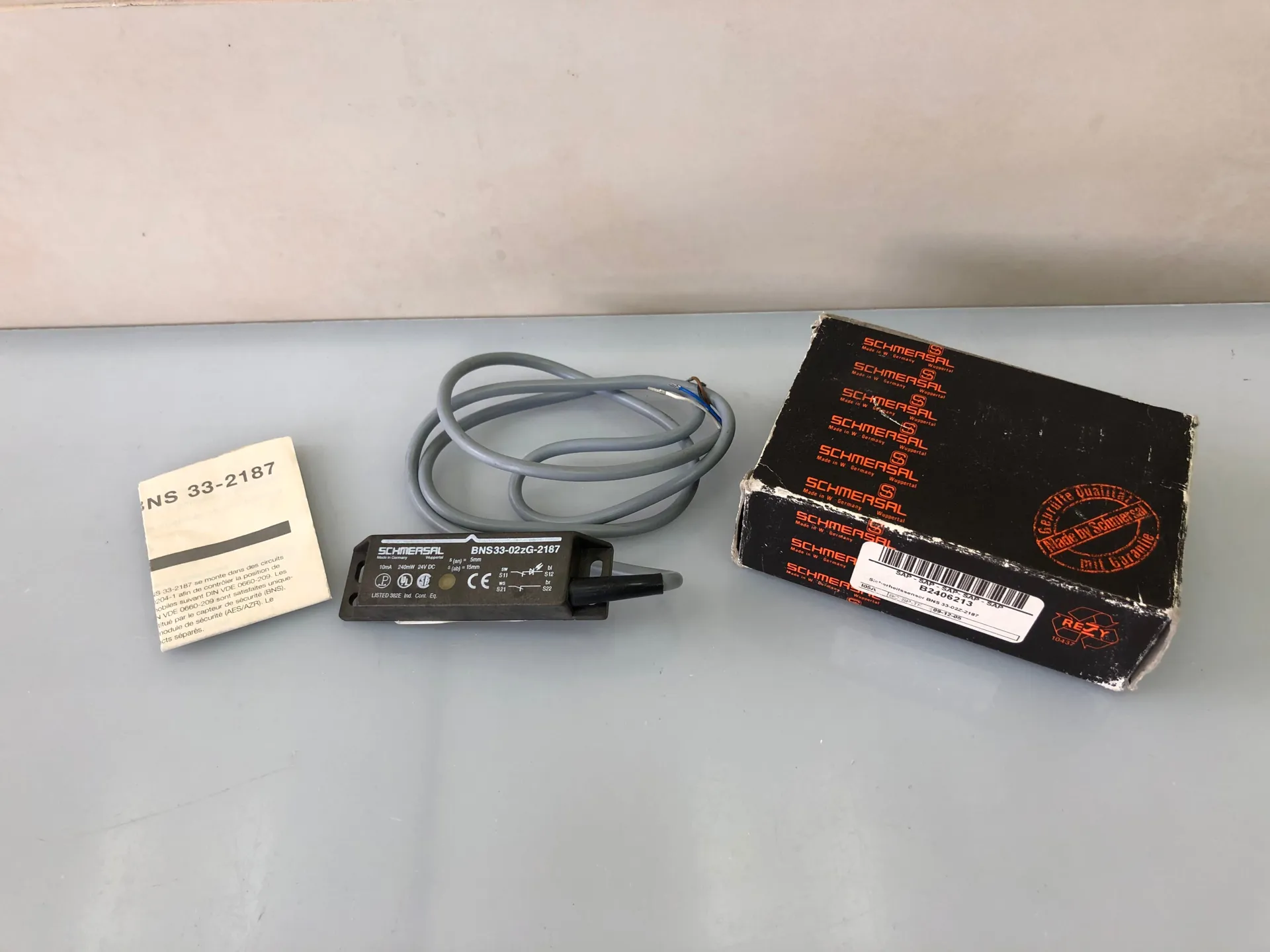 Schmersal BNS 33-02ZG-2187 Magnetic Safety Switch – Coded Non-Contact - Thumbnail 2