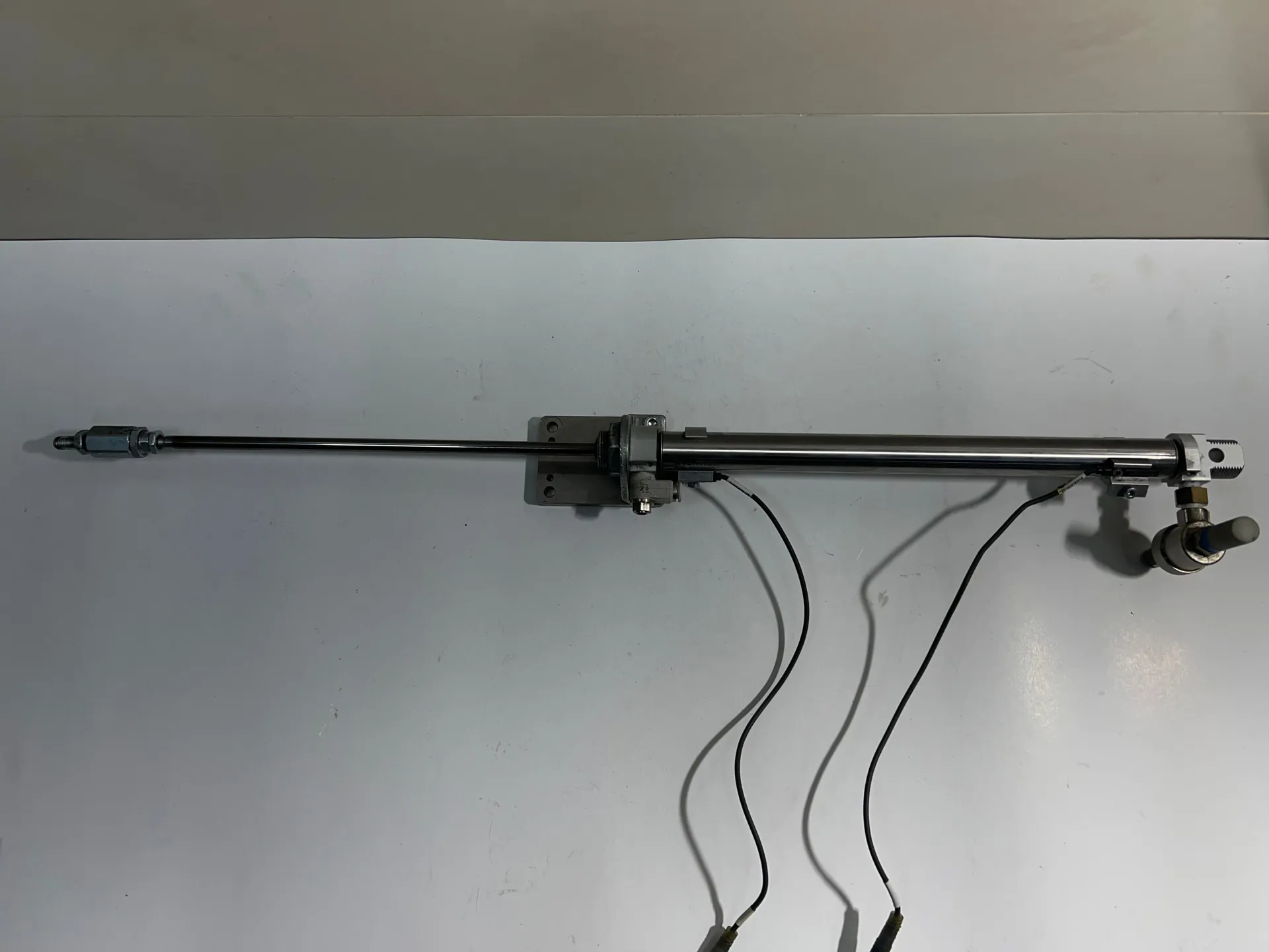 Aventics Pneumatic Cylinder 0822333509 10Bar with Sensor & 1.3m Cable - Thumbnail 2