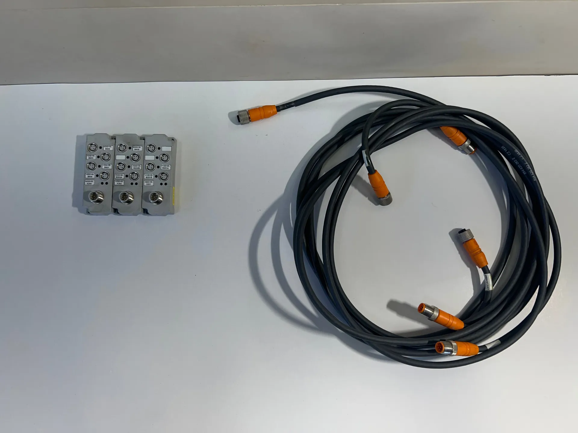 1x Rexroth AVENTICS R402001810 Passive Distributor Block Series AES with 2m Cable - Thumbnail 3