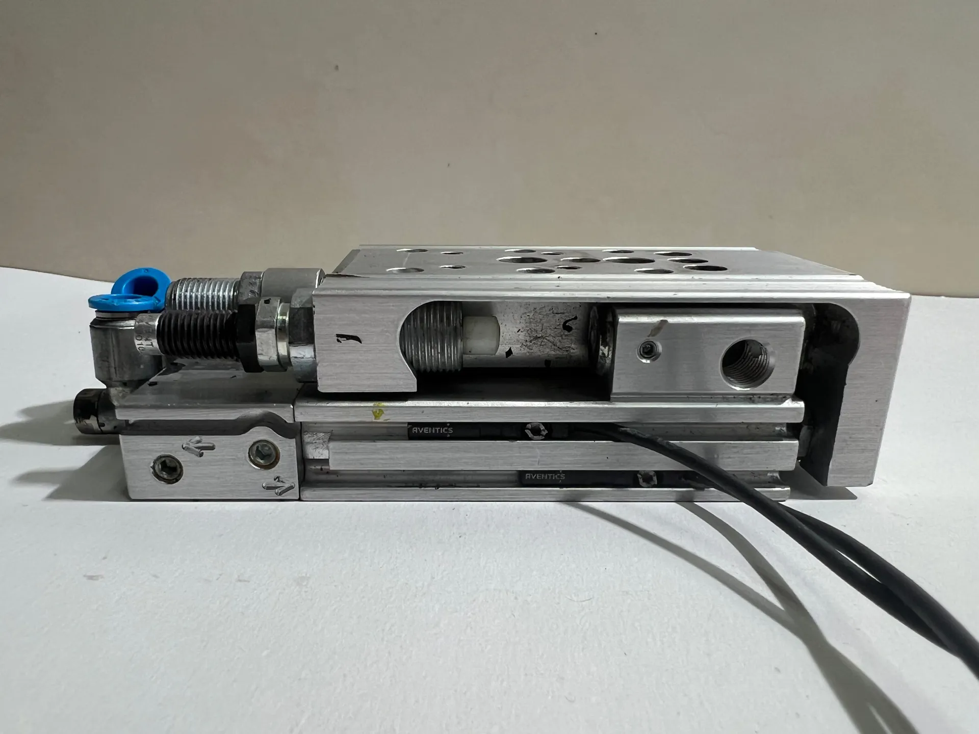 Aventics R412019192 MSC-12-30 Pneumatic Cylinder with 2.1m Sensor Cable 10 Bar - Thumbnail 5