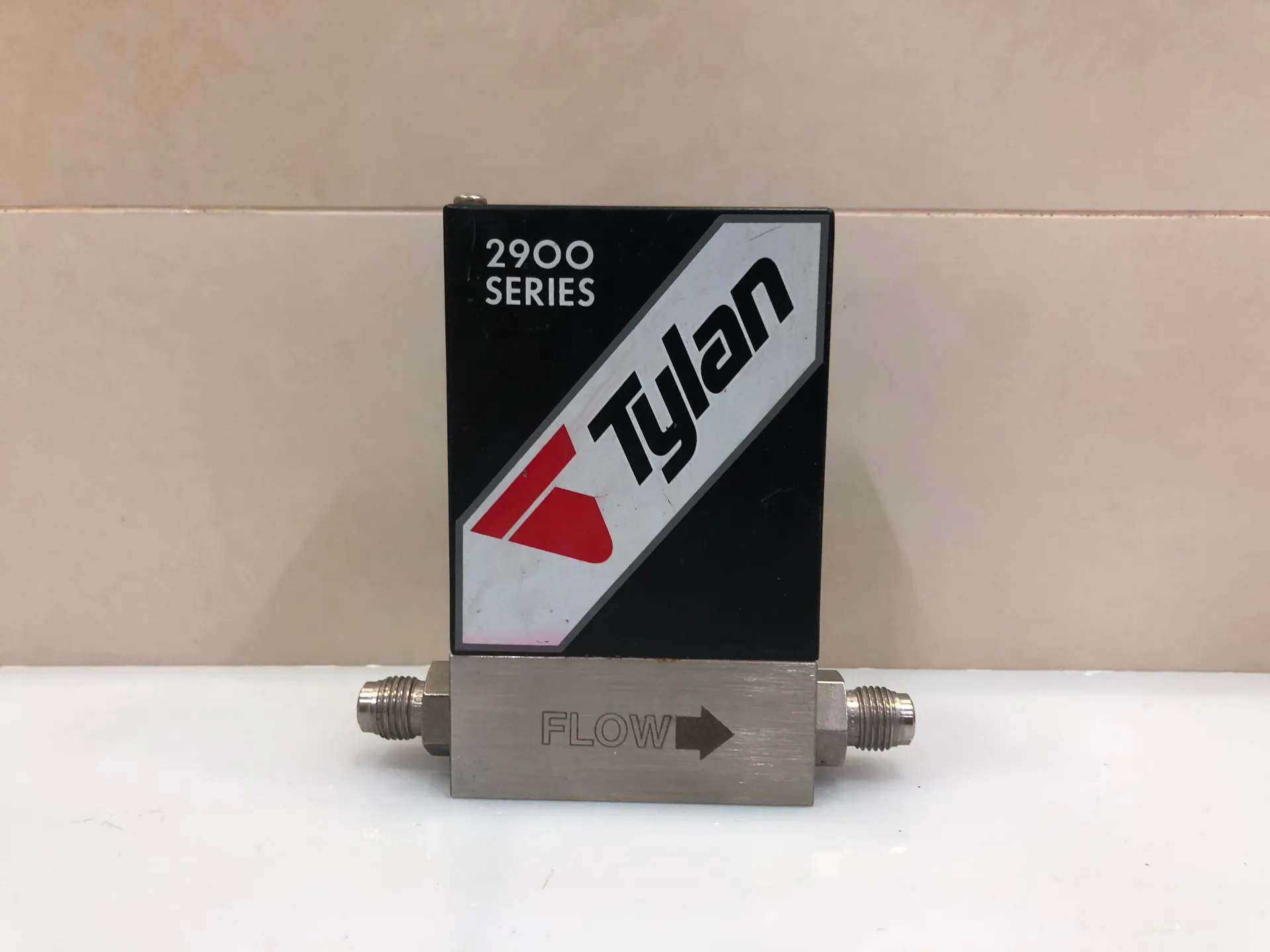 TYLAN FM 3900 Mass Flow Controller – 2900 Series Valve
