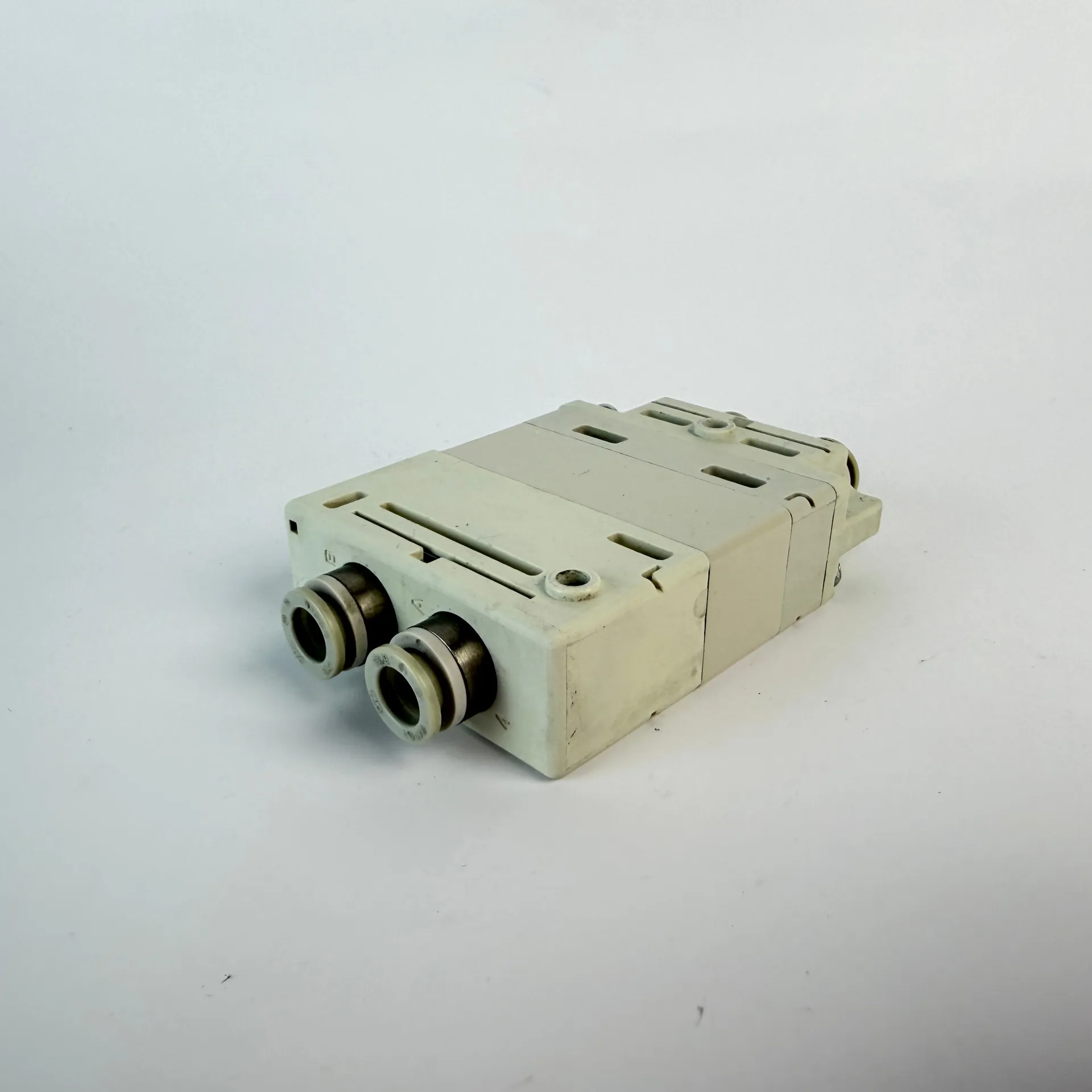 SMC VQ2000-FPG-C8C8-F Double Check Block 4-Way Pneumatic Valve Manifold Module - Thumbnail 3