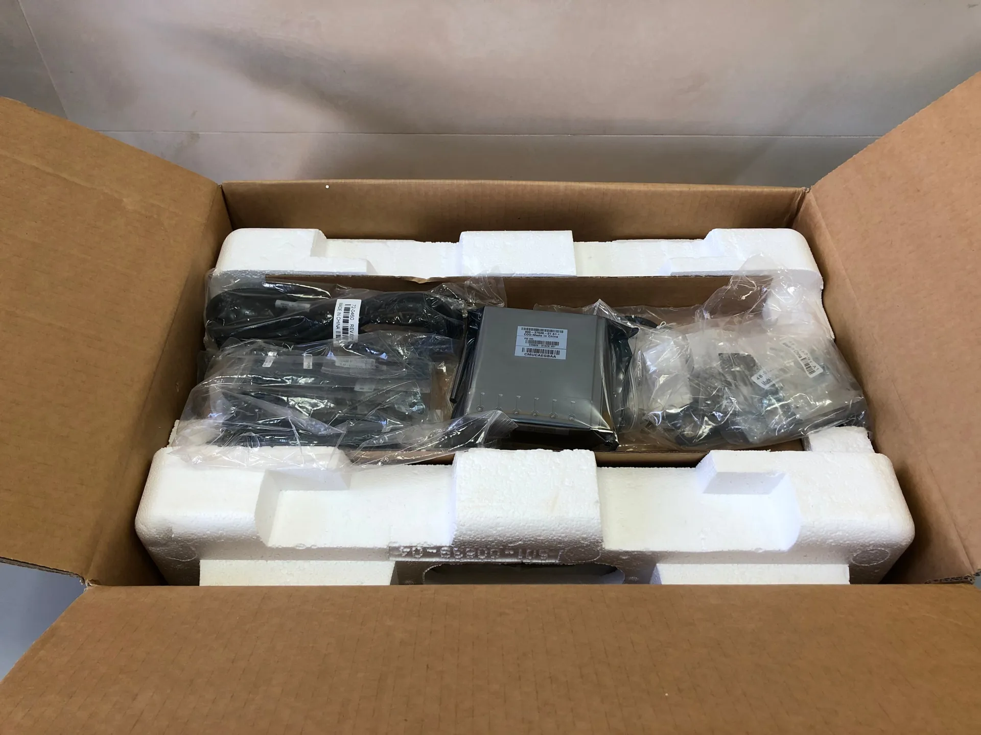 CISCO WS-C2960X-48TS-L Catalyst 2960-X 48GigE, 4x1G SFP, LAN Base - Thumbnail 3