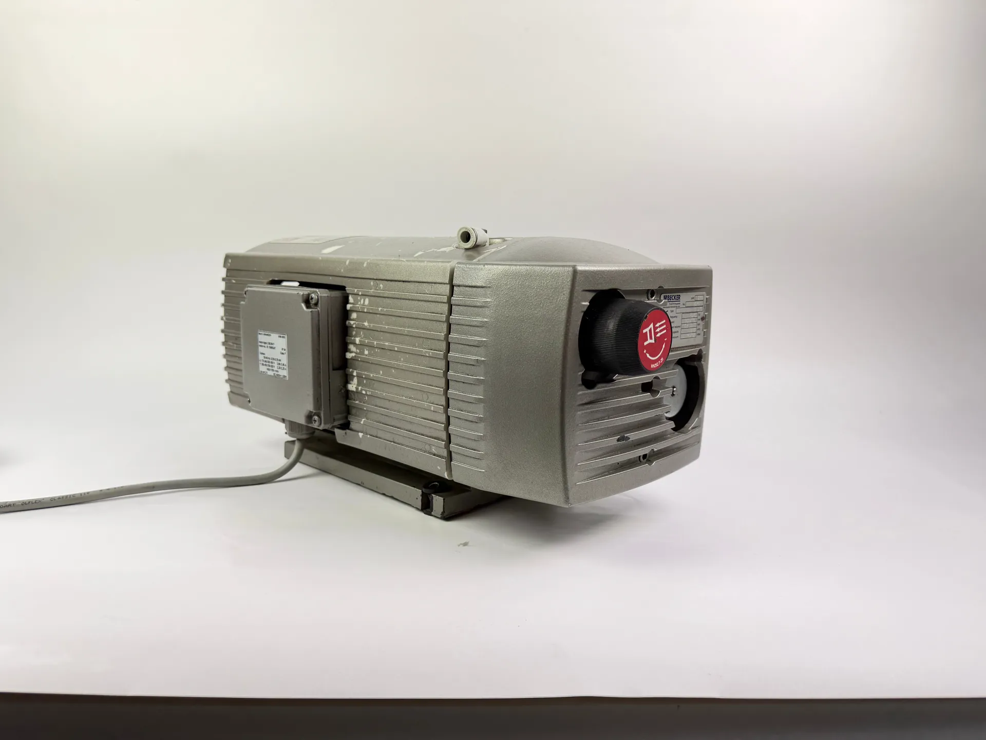 Becker VT4.16 Rotary Vane Vacuum Pump 0.55/0.70kW 16-19 m³/h 3-Phase 2016 Germany - Image 1