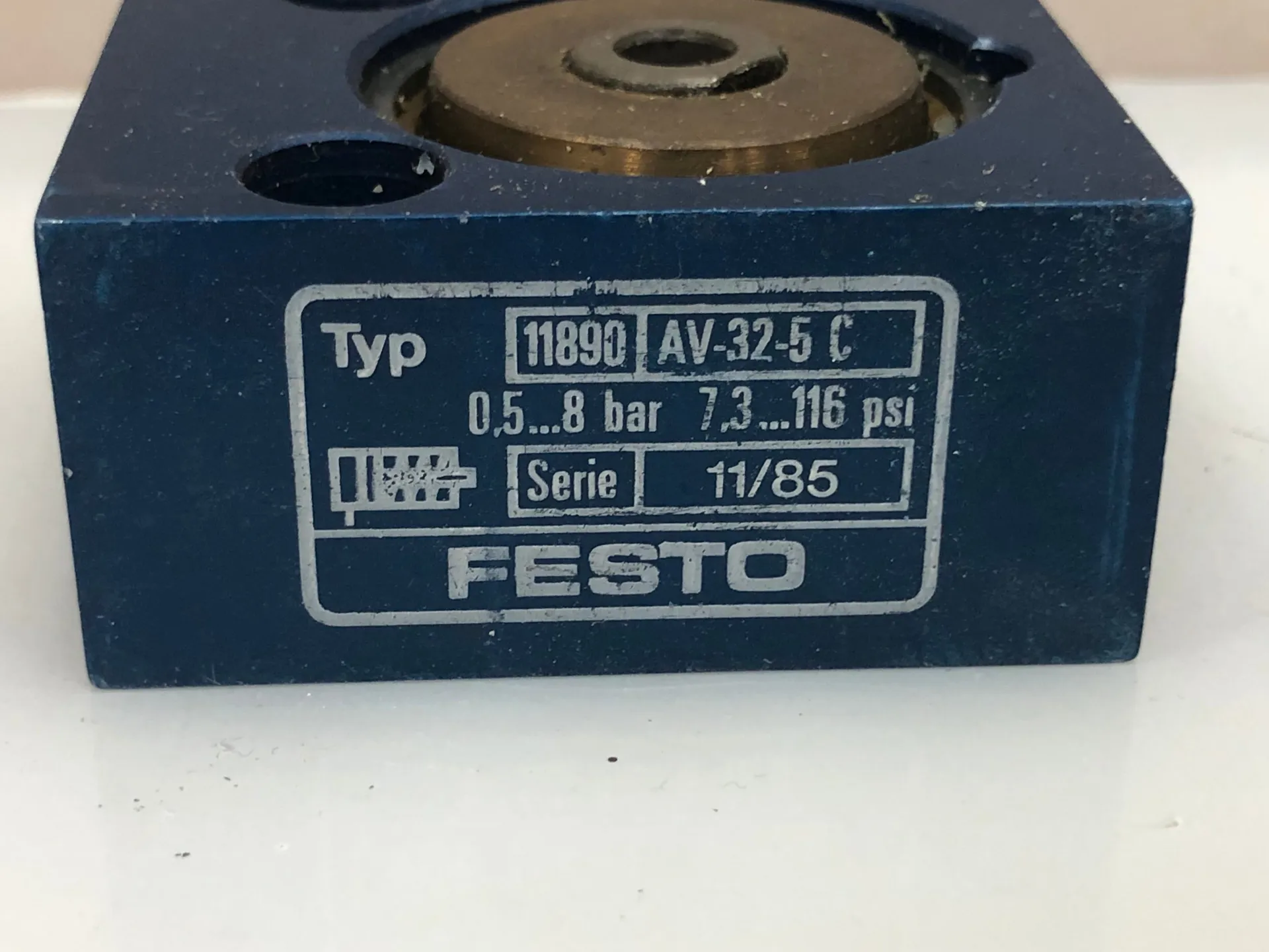 FESTO AV-32-5-C 11890 Pneumatic Cylinder - Thumbnail 2