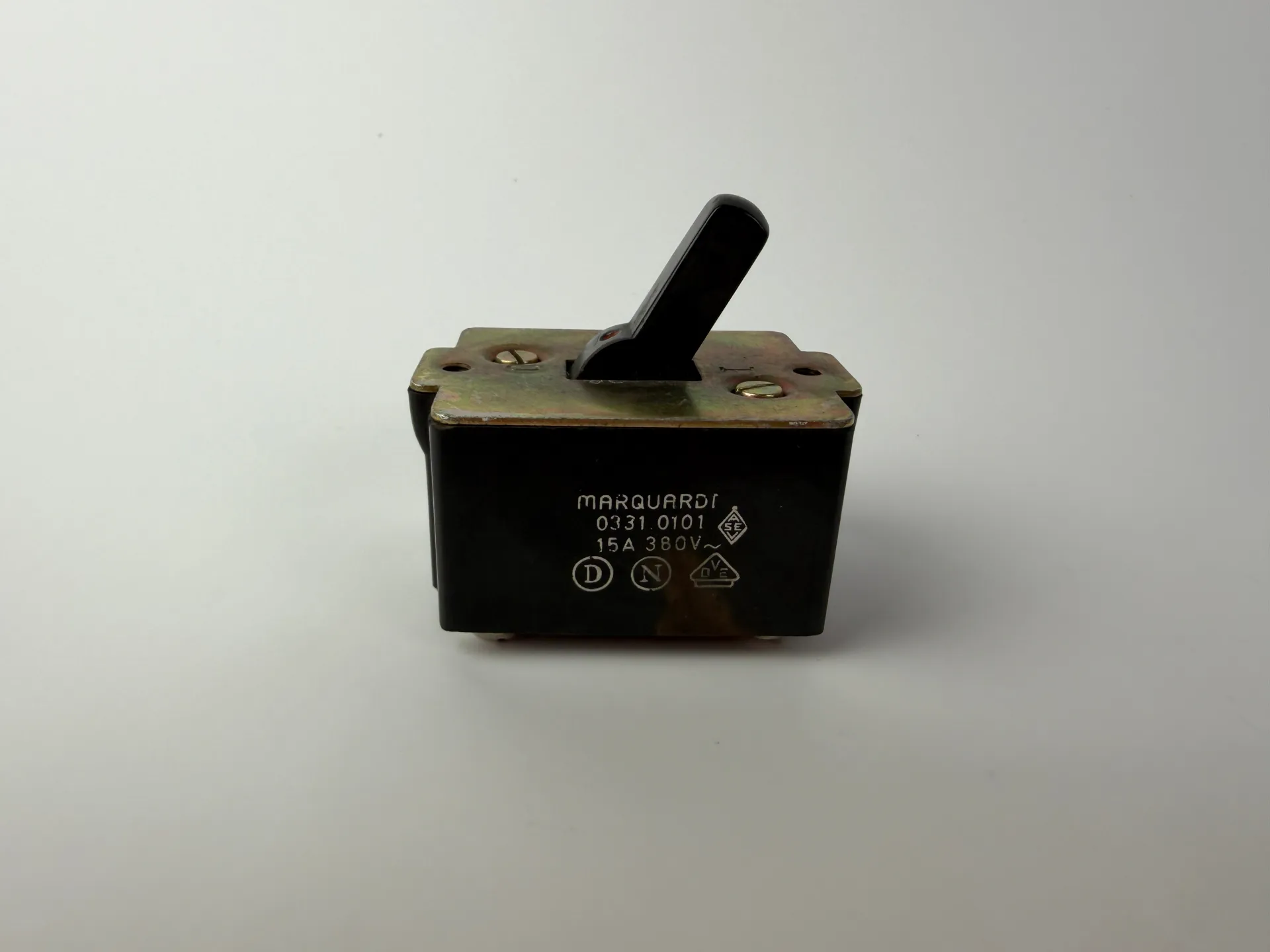 Marquardt 0331.0101 3-Pole Toggle Switch 15A 380V Industrial Power Switch - Thumbnail 2