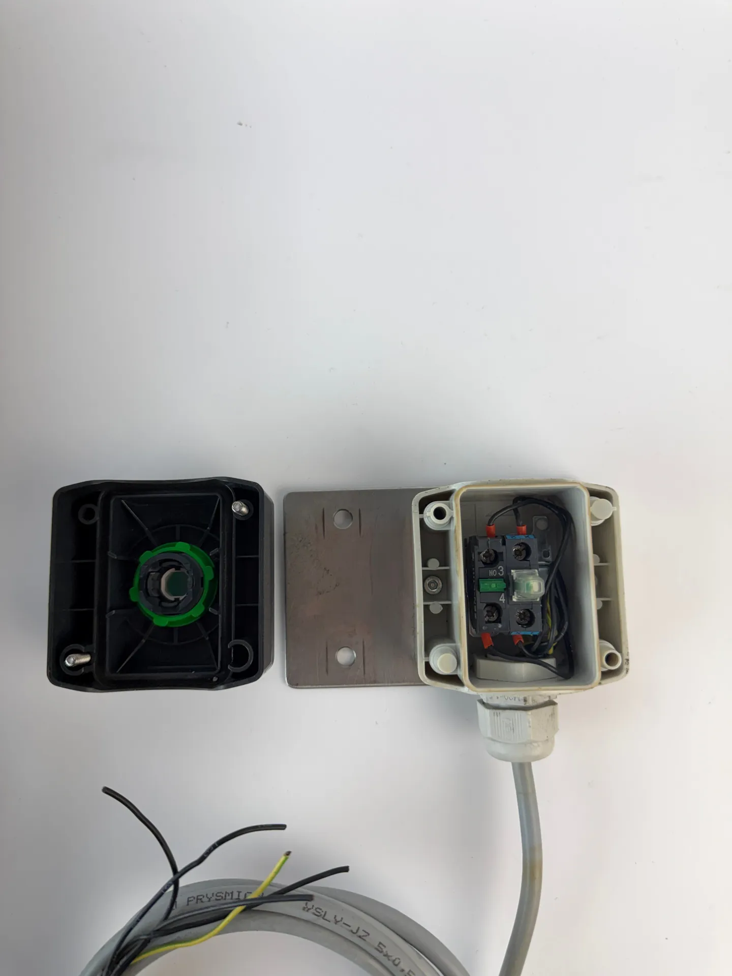 Lot of 3 Schneider Electric XAL Green Illuminated Push Button Stations with Cables - Thumbnail 5